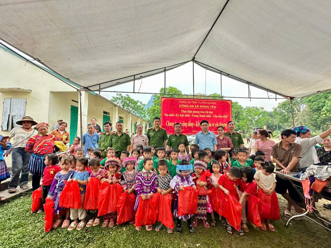 CÔNG AN XÃ ĐỒNG YÊN - CHUNG TAY VÌ CỘNG ĐỒNG - KẾT NỐI CHIA SẺ YÊU THƯƠNG