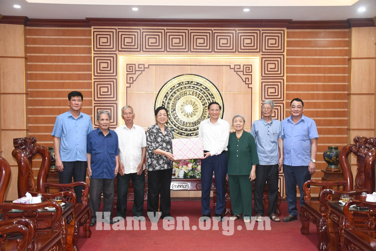 Đồng chí Hà Thị Khiết thăm và làm việc tại huyện Hàm Yên
