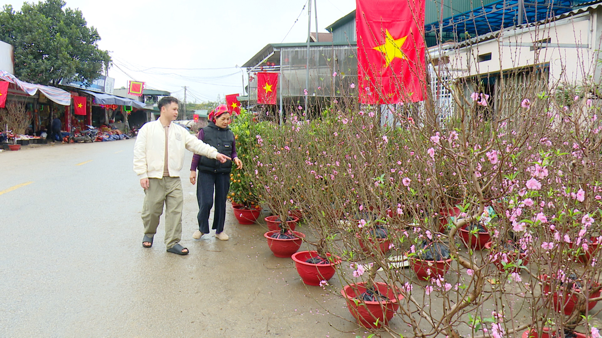 Rộn ràng không khí chuẩn bị Tết tại xã Minh Quang