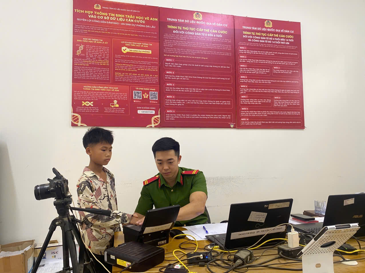 CÔNG AN XÃ BẮC MÊ: TRIỂN KHAI CÔNG TÁC CẤP CCCD, ĐỊNH DANH ĐIỆN TỬ MỨC 2 CHO HỌC SINH