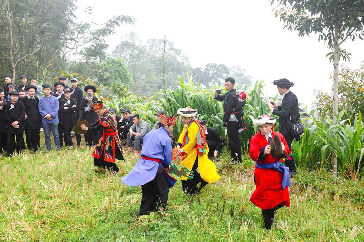 Tân Tiến rộn ràng mùa lễ hội truyền thống