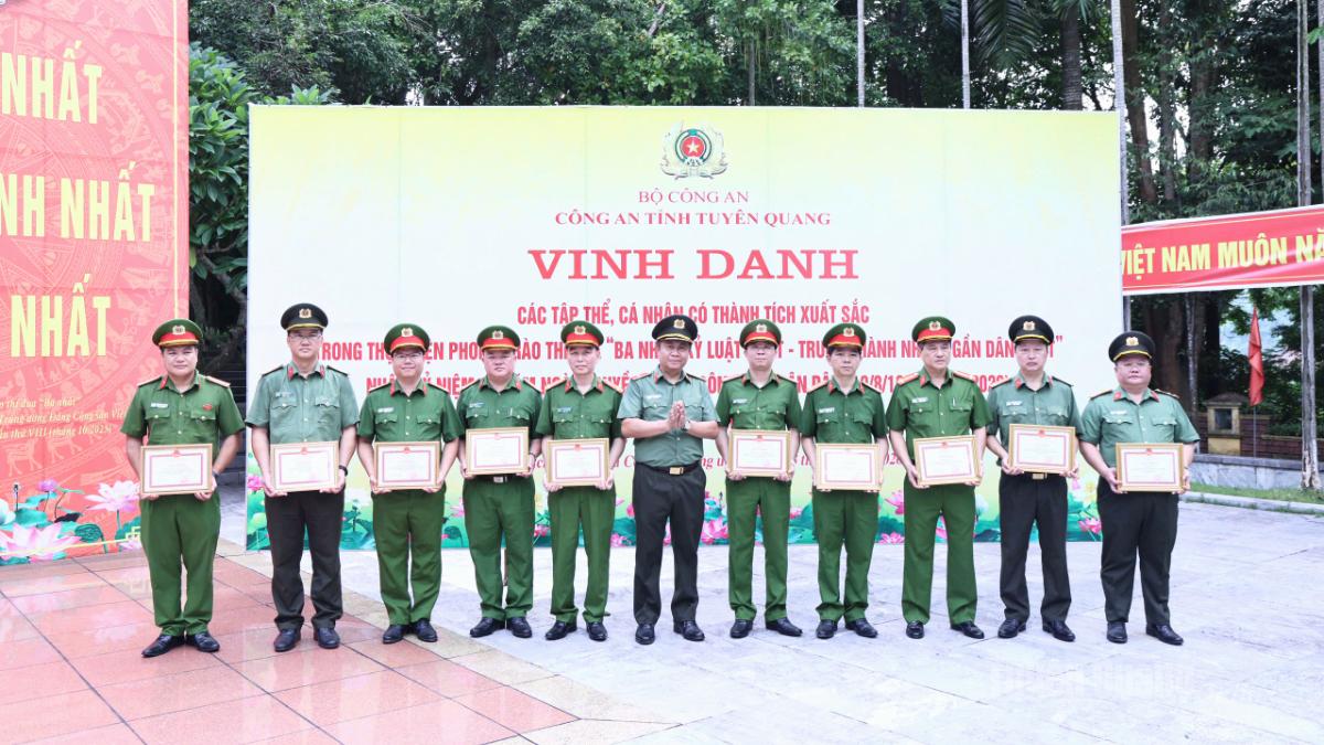 Công an tỉnh vinh danh, biểu dương 21 tập thể tiêu biểu trong thực hiện phong trào thi đua "Ba nhất”