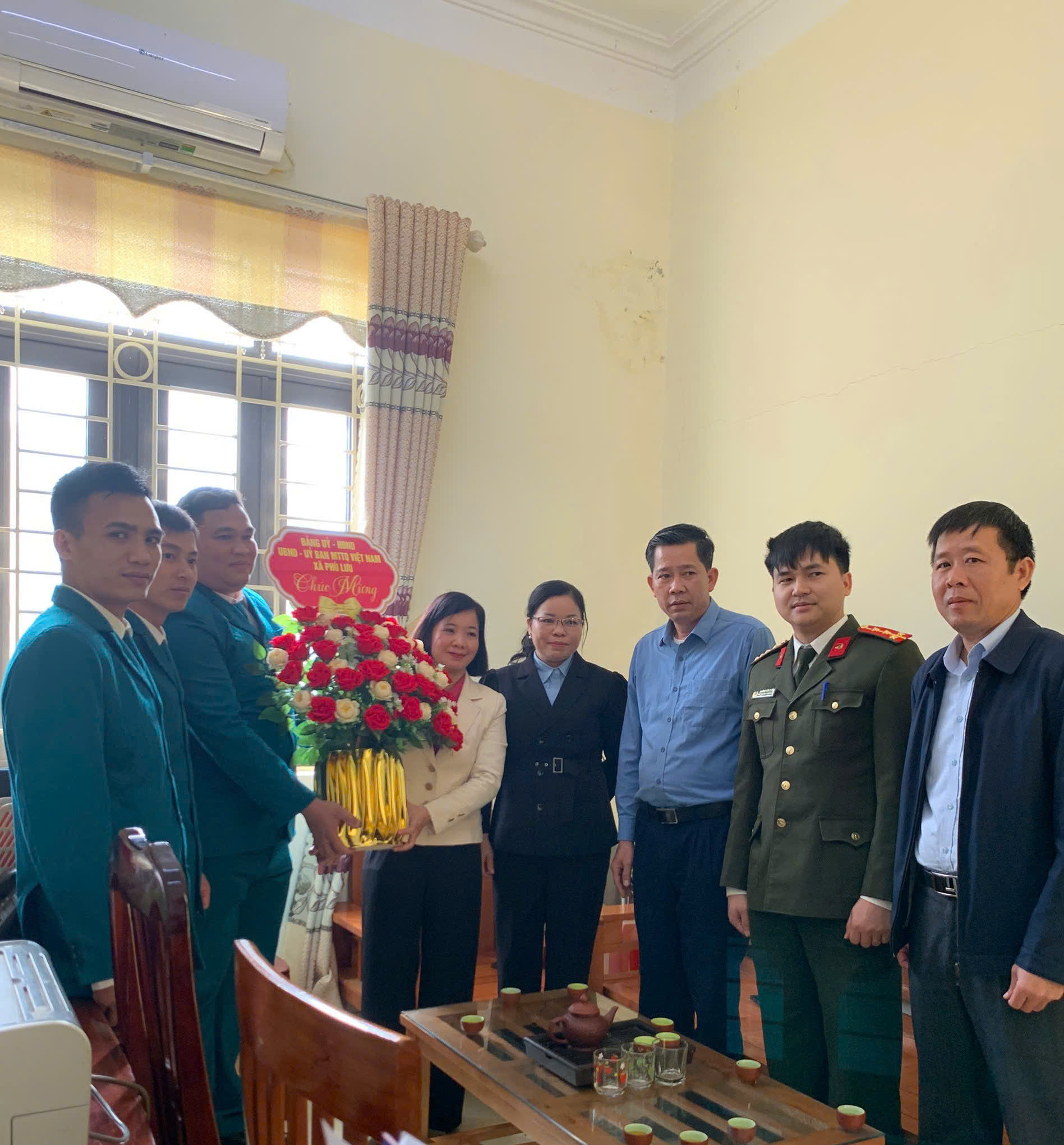 LÃNH ĐẠO ĐẢNG ỦY - HĐND - UBND - ỦY BAN MTTQ VIỆT NAM XÃ PHÙ LƯU TẶNG HOA, CHÚC MỪNG BAN CHỈ HUY QUÂN SỰ XÃ PHÙ LƯU NHÂN DỊP KỶ NIỆN 81 NĂM NGÀY THÀNH LẬP QUÂN ĐỘI NHÂN DÂN VIỆT NAM (22/12/1944-22/12/2025), 36 NĂM NGÀY HỘI QUỐC PHÒNG TOÀN DÂN (22/12/1989-22/12/2025)