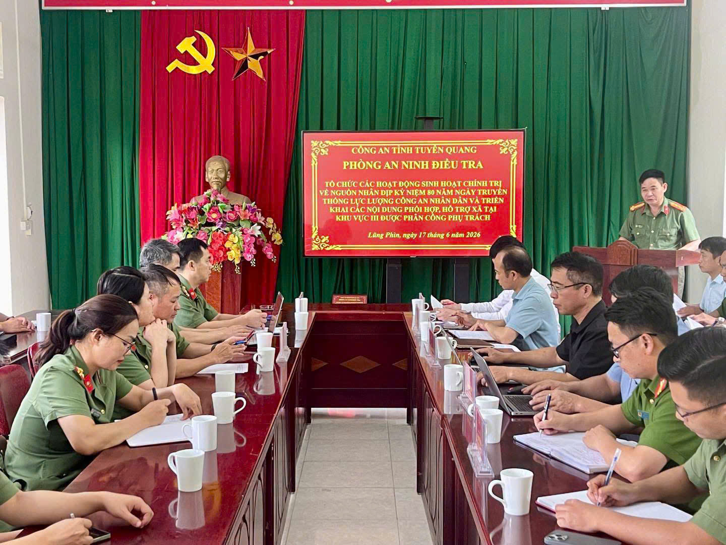PHÒNG AN NINH ĐIỀU TRA CÔNG AN TỈNH TỔ CHỨC HOẠT ĐỘNG VỀ NGUỒN VÀ LÀM VIỆC TẠI XÃ LŨNG PHÌN