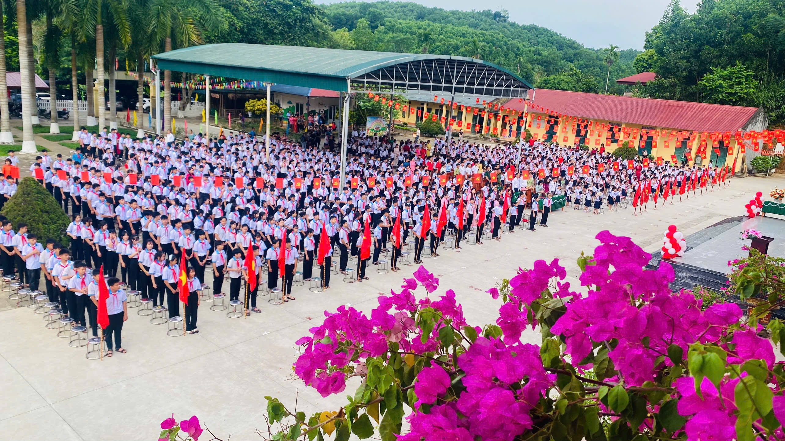 XUÂN VÂN RỘN RÀNG TRONG NGÀY HỘI KHAI TRƯỜNG