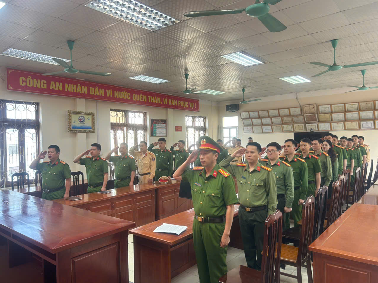 NGHIÊM TRANG LỄ CHÀO CỜ – SIẾT CHẶT KỶ LUẬT, NÂNG CAO TRÁCH NHIỆM TỪ CƠ SỞ
