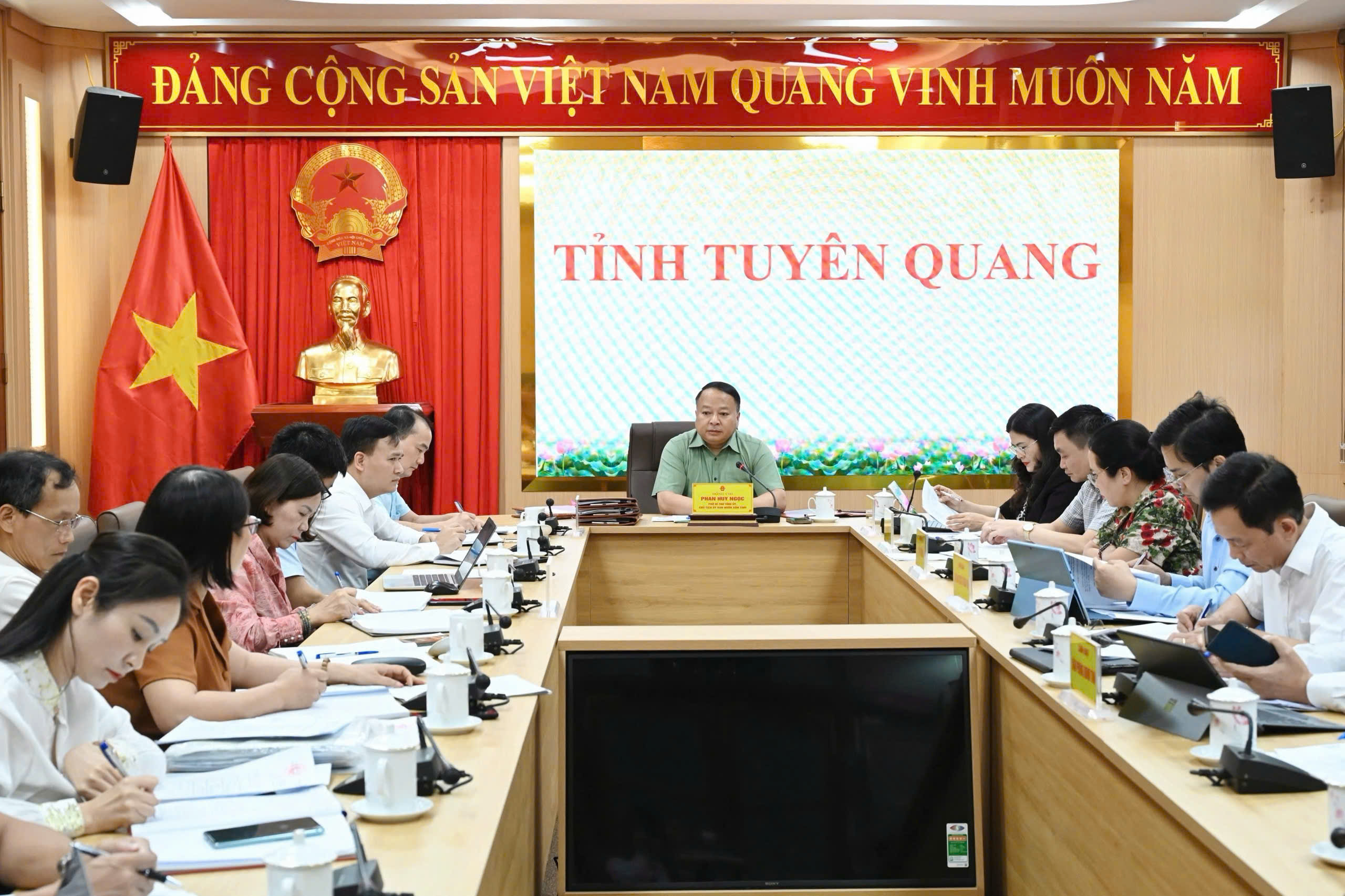 Chủ tịch UBND tỉnh Phan Huy Ngọc làm việc với Sở Giáo dục và Đào tạo và Trường Đại học Tân Trào