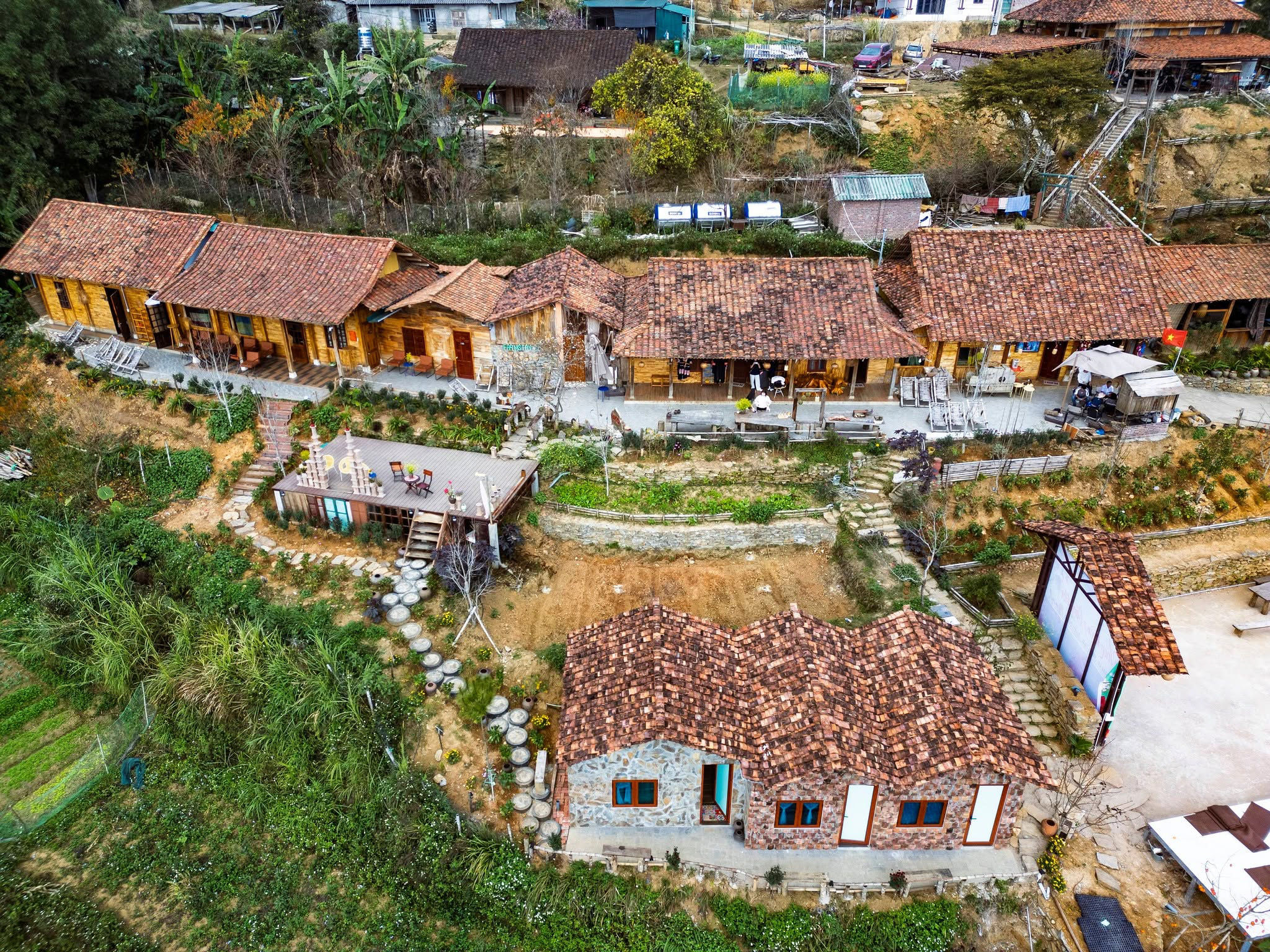 Đi t ìm Hồng Thái trong những nếp nhà Dao Tiền
