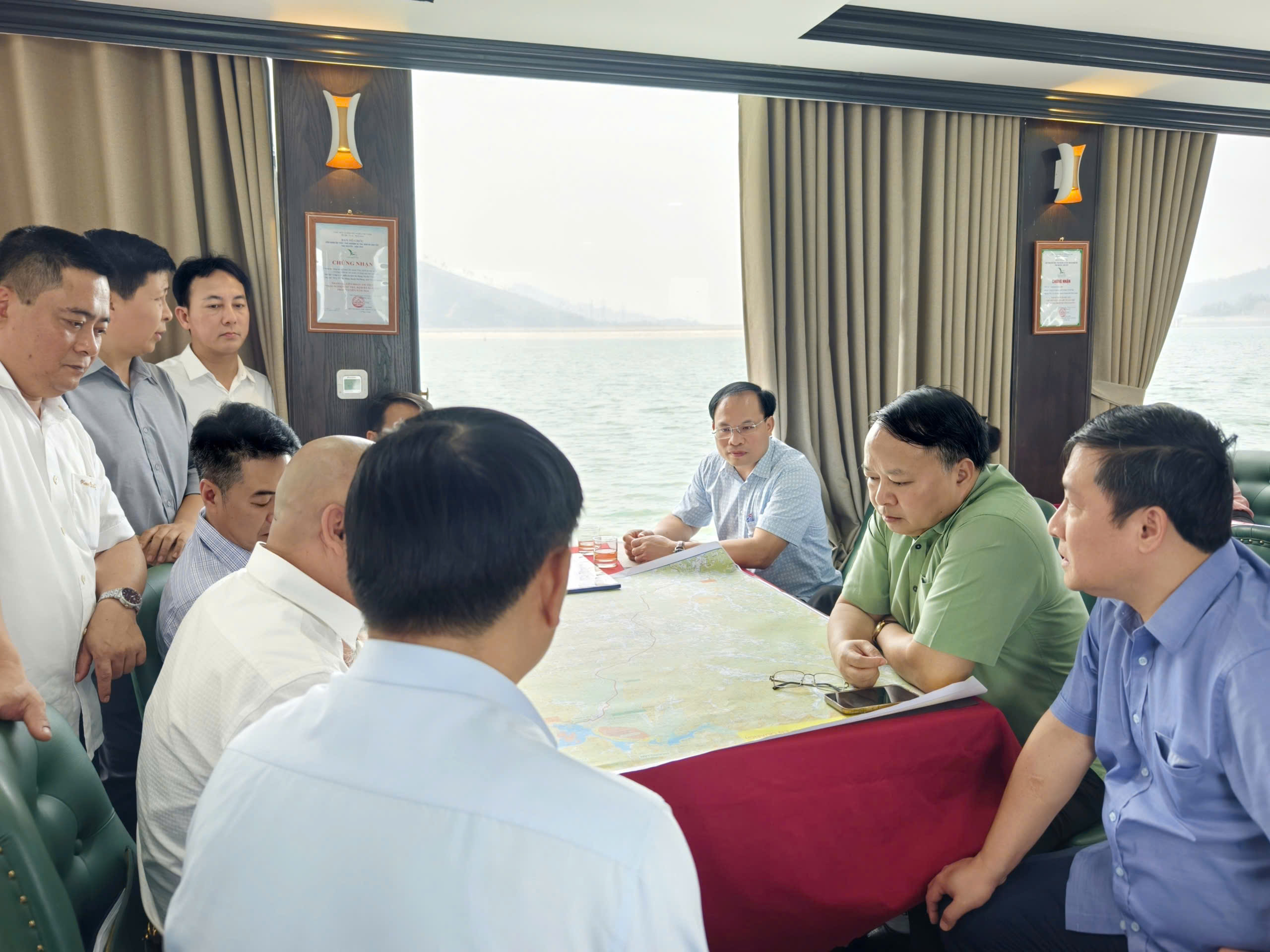 Chủ tịch UBND tỉnh Phan Huy Ngọc khảo sát tuyến đường kết nối cao tốc Tuyên Quang – Hà Giang với Nà Hang