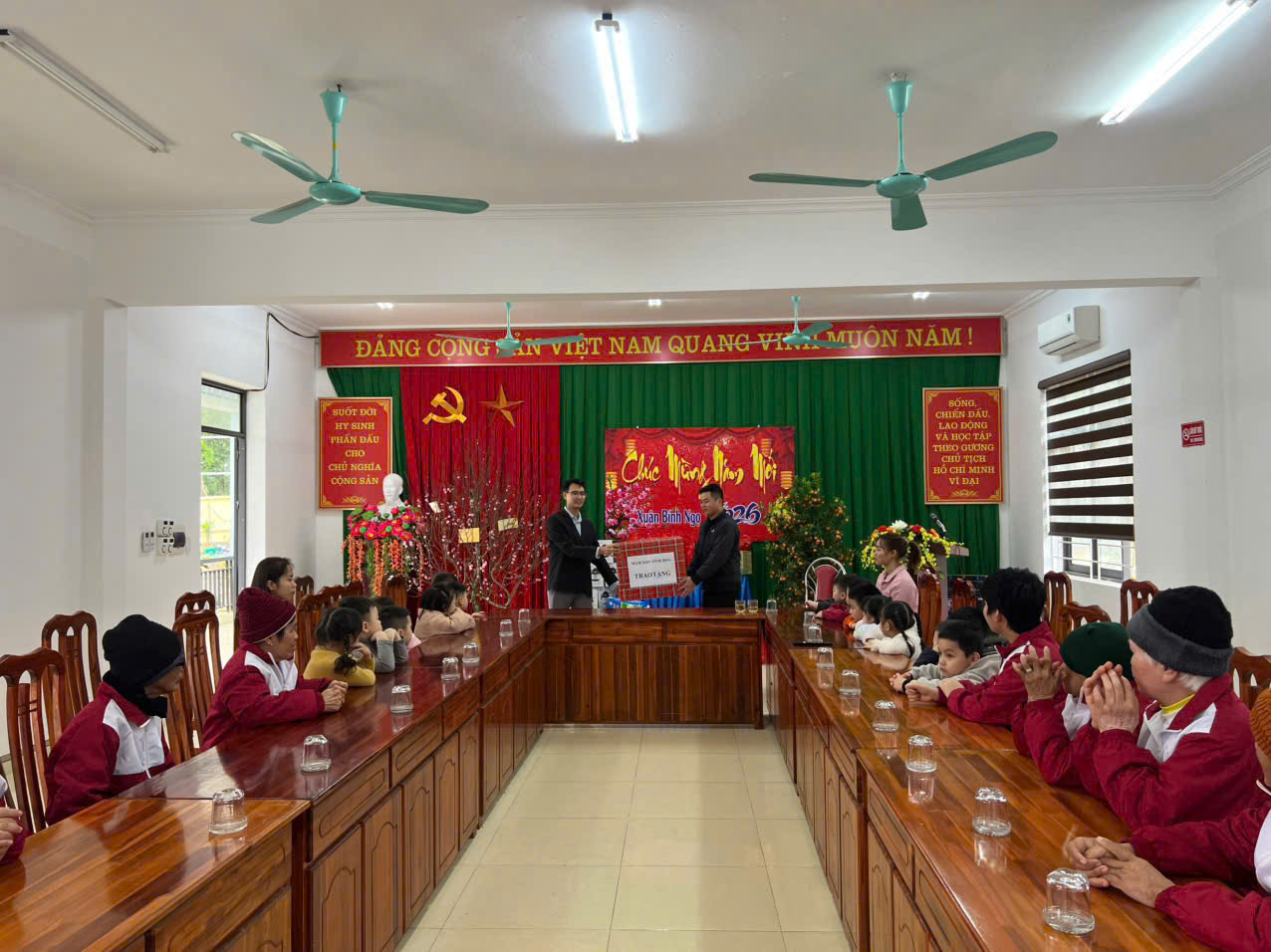 HÀNH TRÌNH TRAO GỬI YÊU THƯƠNG: MẦM NON TINH HOA THĂM VÀ TẶNG QUÀ TẾT TẠI TRUNG TÂM CÔNG TÁC XÃ HỘI TỈNH TUYÊN QUANG