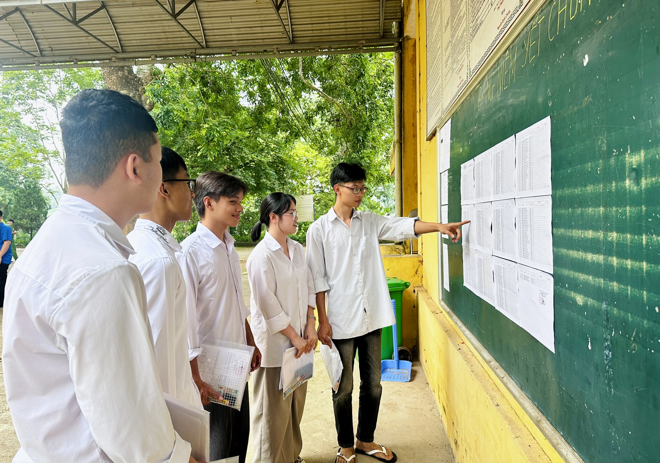 Kỳ thi tốt nghiệp THPT năm 2026: Thí sinh bước vào buổi thi cuối, làm bài thi 2 môn tự chọn