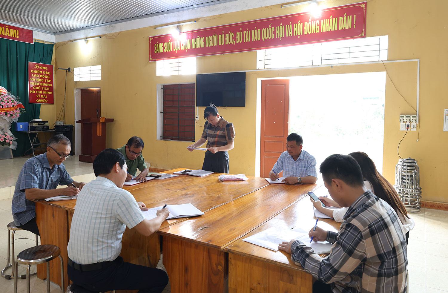Yên Sơn thành lập 08 tổ công tác xây dựng Đề án sáp nhập thôn và bố trí sử dụng thực hiện chế độ chính sách đối với người hoạt động không chuyên trách ở các thôn trên địa bàn xã