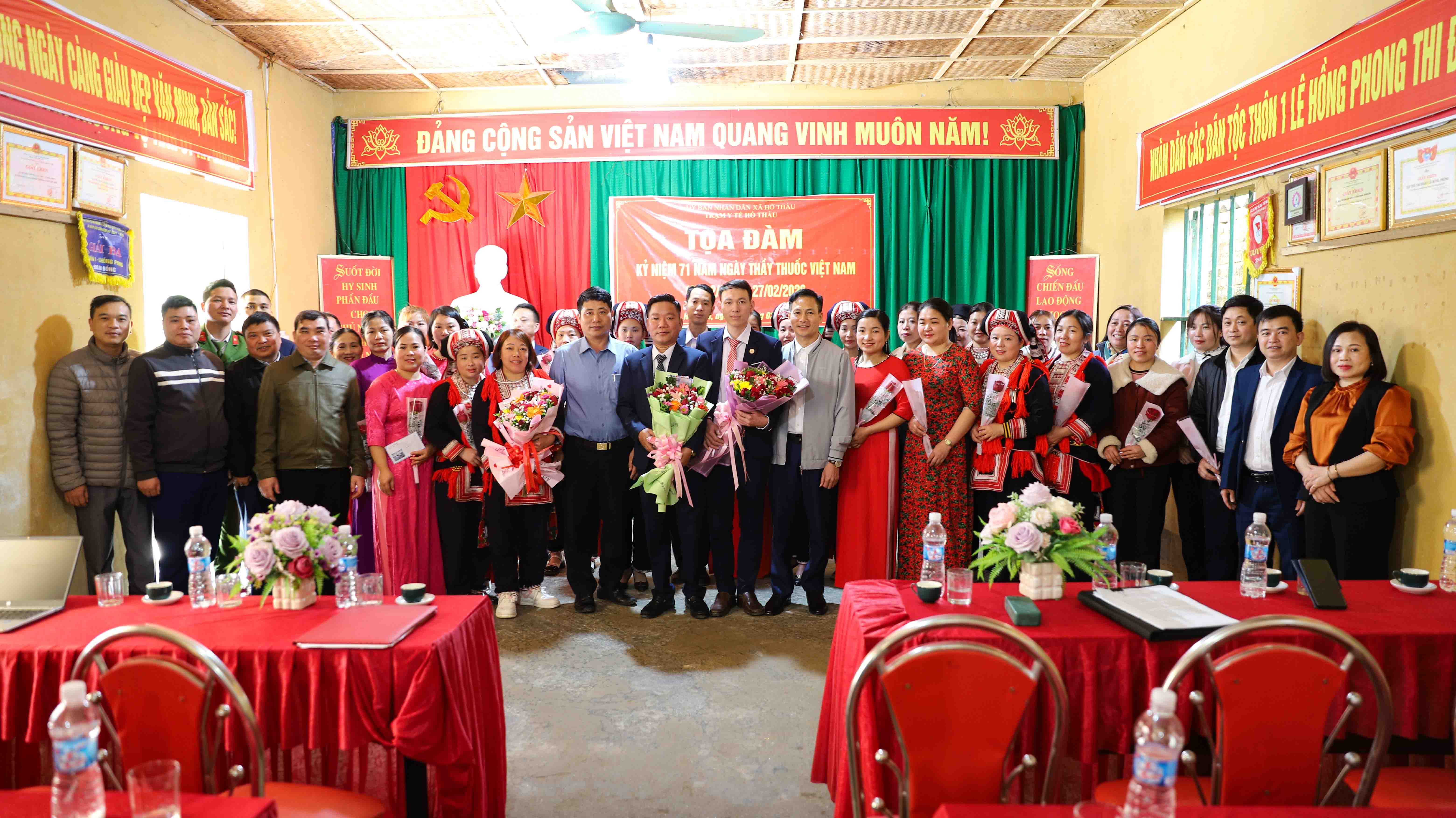 XÃ HỒ THẦU TỔ CHỨC TỌA ĐÀM KỶ NIỆM 71 NĂM NGÀY THẦY THUỐC VIỆT NAM