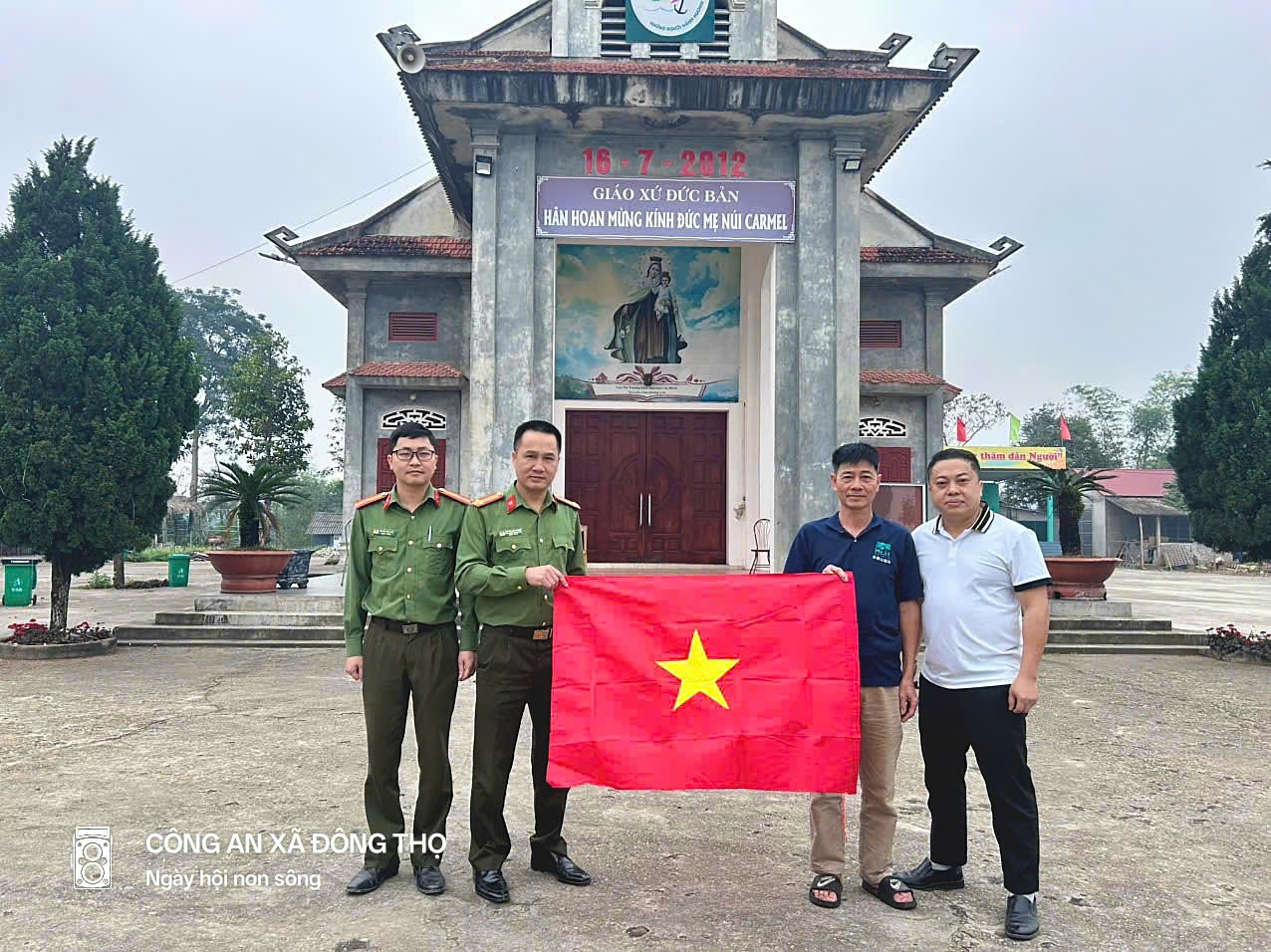CÔNG AN XÃ ĐÔNG THỌ PHỐI HỢP CÁC HỌ GIÁO TREO CỜ TỔ QUỐC CHÀO MỪNG NGÀY BẦU CỬ