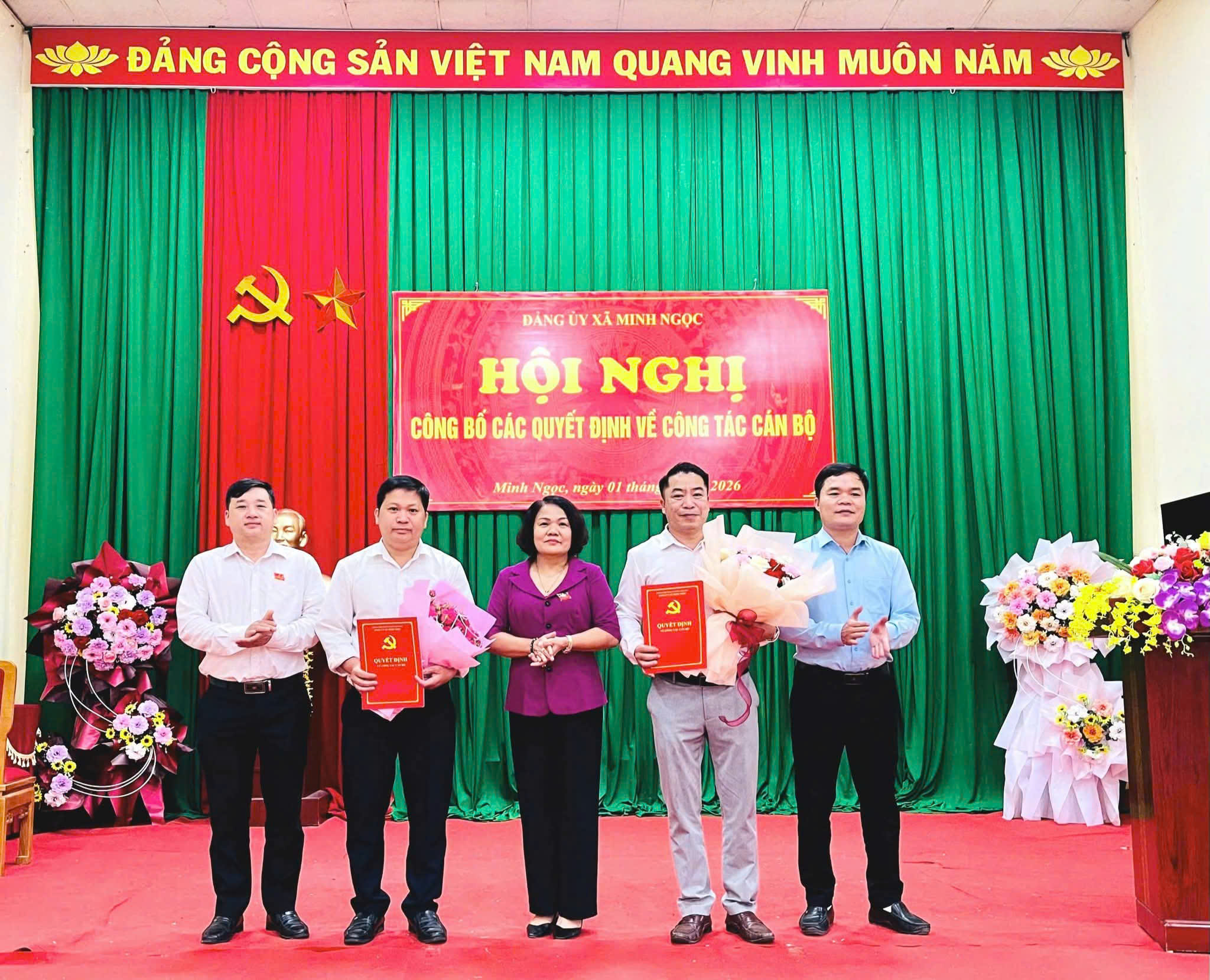 MINH NGỌC: HỘI NGHỊ CÔNG BỐ QUYẾT ĐỊNH VỀ CÔNG TÁC CÁN BỘ