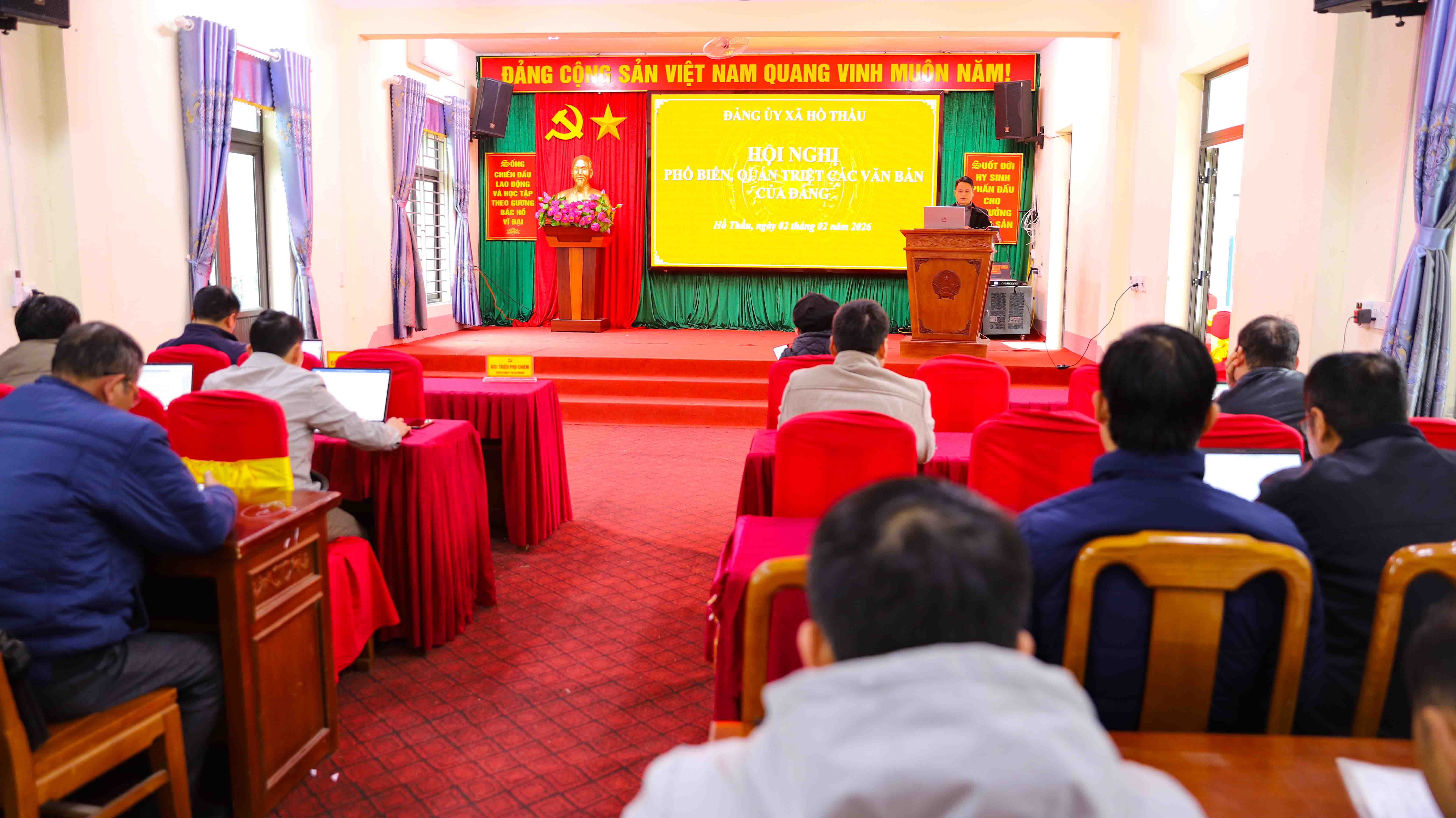 ĐẢNG UỶ XÃ HỒ THẦU TỔ CHỨC HỘI NGHỊ PHỔ BIẾN, QUÁN TRIỆT CÁC VĂN BẢN CỦA ĐẢNG 