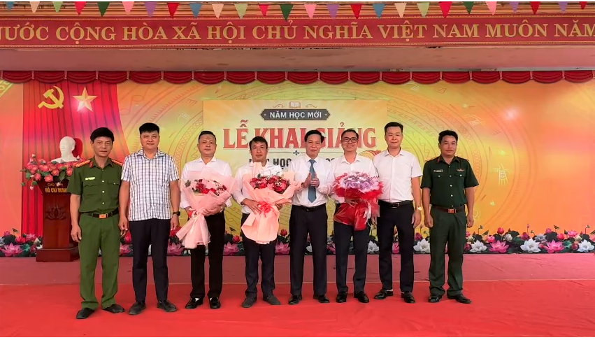 CÁC ĐỒNG CHÍ LÃNH ĐẠO XÃ XUÂN GIANG DỰ KHAI GIẢNG NĂM HỌC MỚI 2026-2027