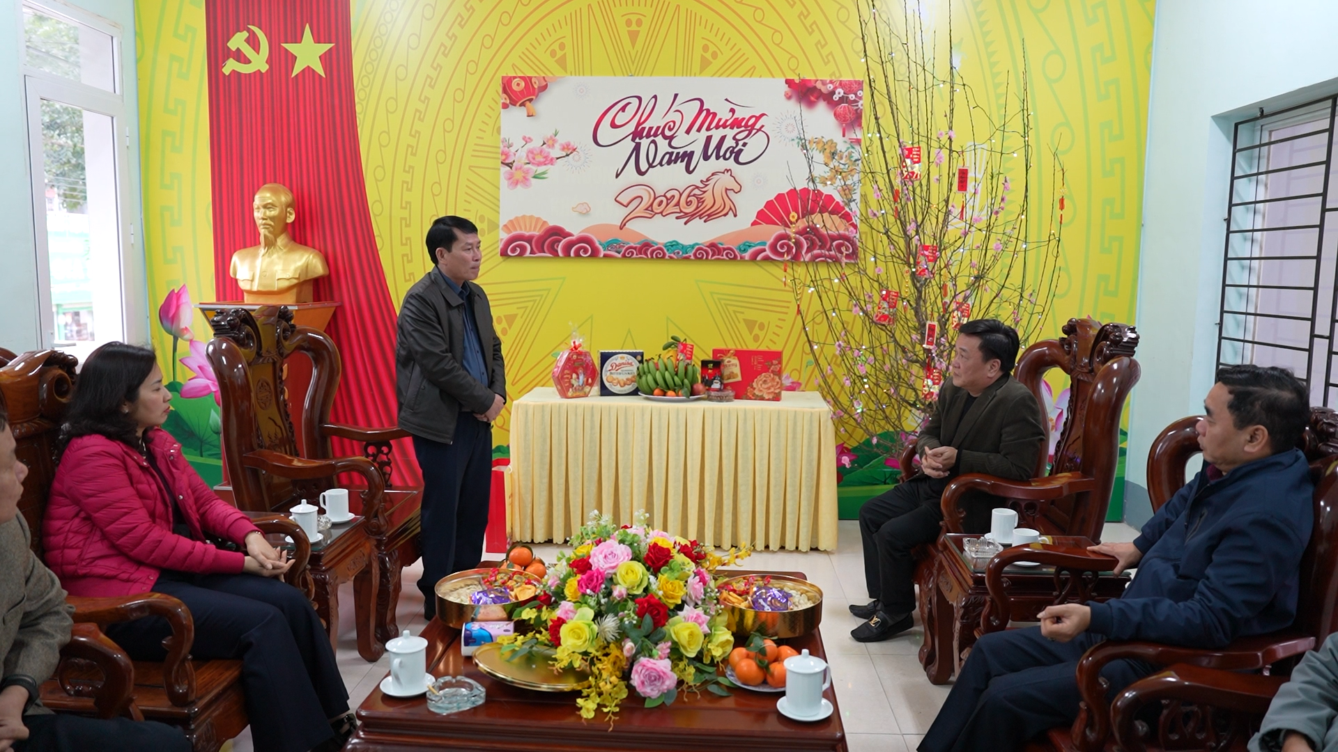 Phó Trưởng ban Thường trực Ban Tổ chức Tỉnh ủy Đỗ Văn Hùng chúc tết Đảng bộ xã Ngọc Đường, tỉnh Tuyên Quang