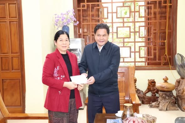 ĐỒNG CHÍ VÀNG SEO CÓN THĂM, CHÚC TẾT CÁC ĐỒNG CHÍ NGUYÊN LÃNH ĐẠO THÀNH PHỐ VÀ CÁC PHƯỜNG (TRƯỚC SÁP NHẬP)