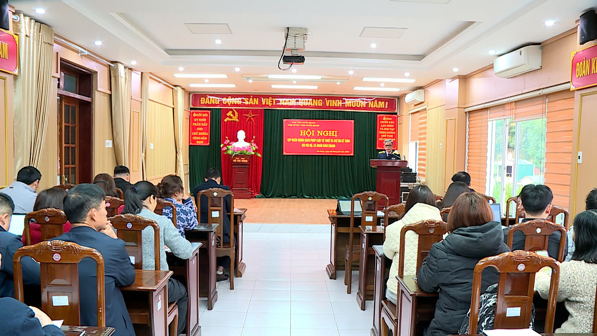 Thuế cơ sở 4 tỉnh Tuyên Quang tổ chức hội nghị triển khai, hỗ trợ người nộp thuế