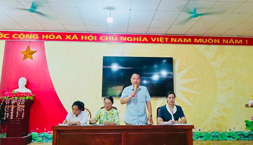 TỔ ĐẠI BIỂU SỐ 8 HĐND XÃ YÊN MINH TIẾP XÚC CỬ TRI TẠI THÔN VẦN CHẢI