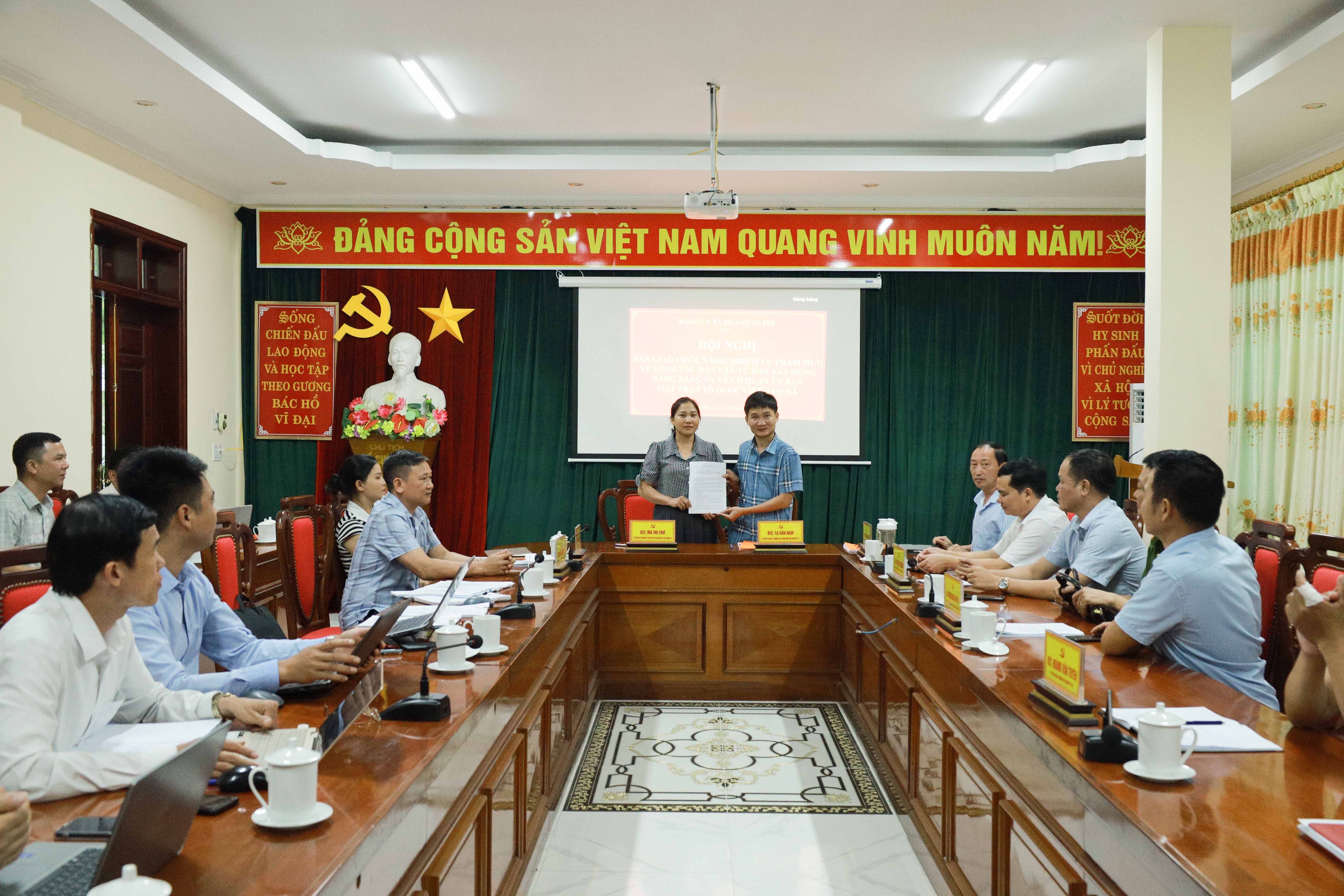 Hội nghị bàn giao chức năng, nhiệm vụ tham mưu công tác Dân vận từ Ban Xây dựng Đảng về Ủy ban MTTQ Việt Nam xã Hoàng Su Phì