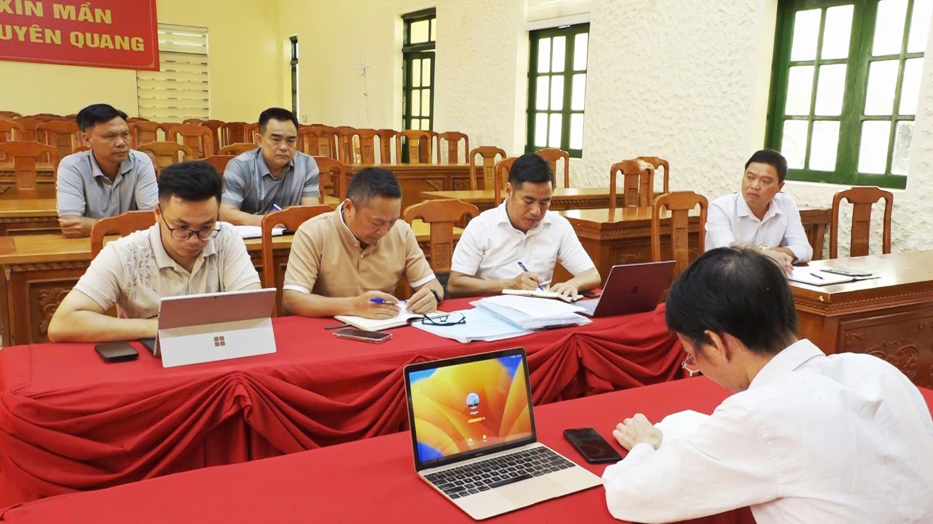 PHÓ CHỦ TỊCH UBND XÃ XÍN MẦN ĐÔN ĐỐC ĐẨY NHANH TIẾN ĐỘ XÂY DỰNG TRƯỜNG THCS BẢN DÍU