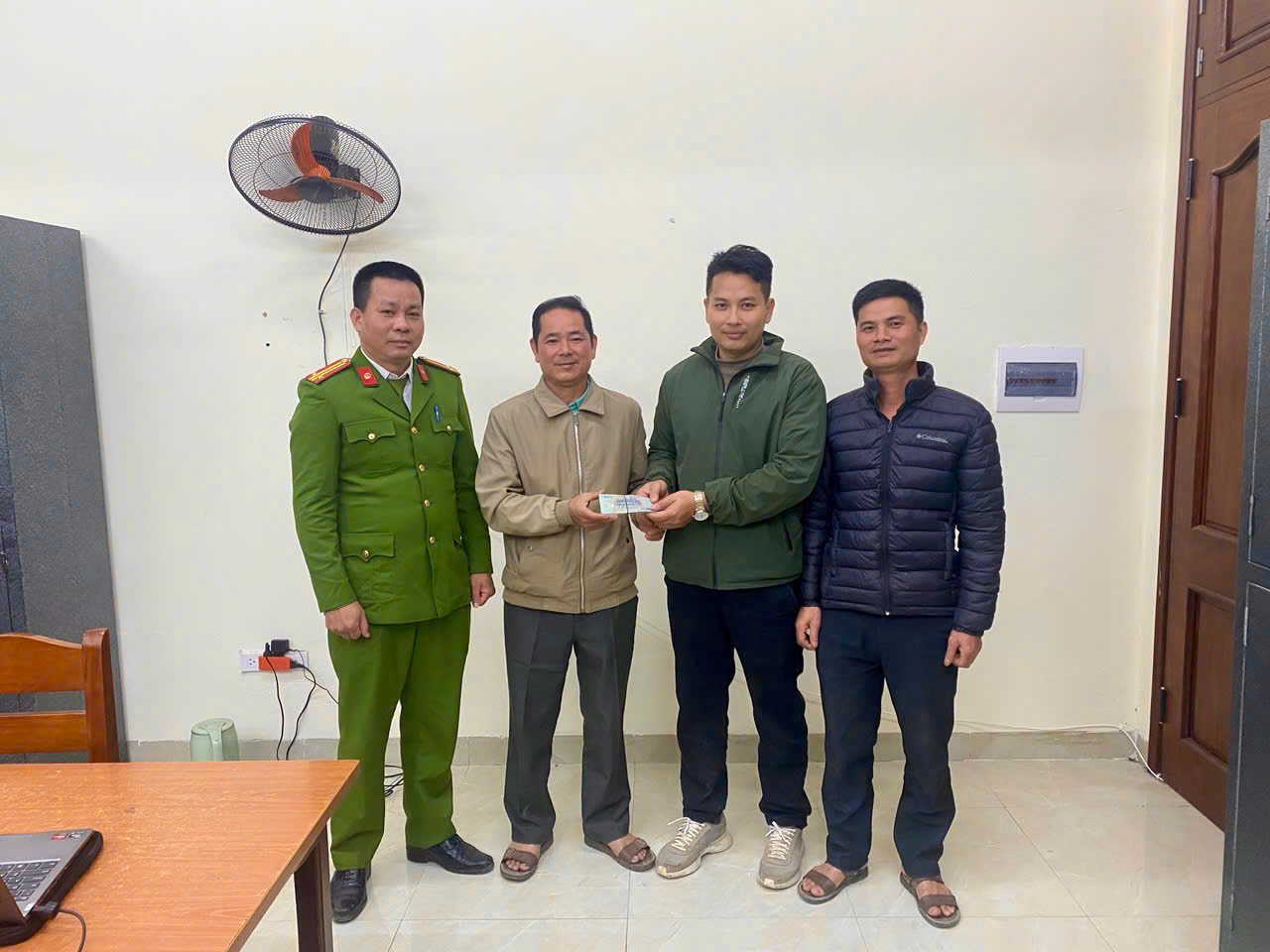 NHẶT ĐƯỢC CỦA RƠI, TRẢ LẠI NGƯỜI MẤT 