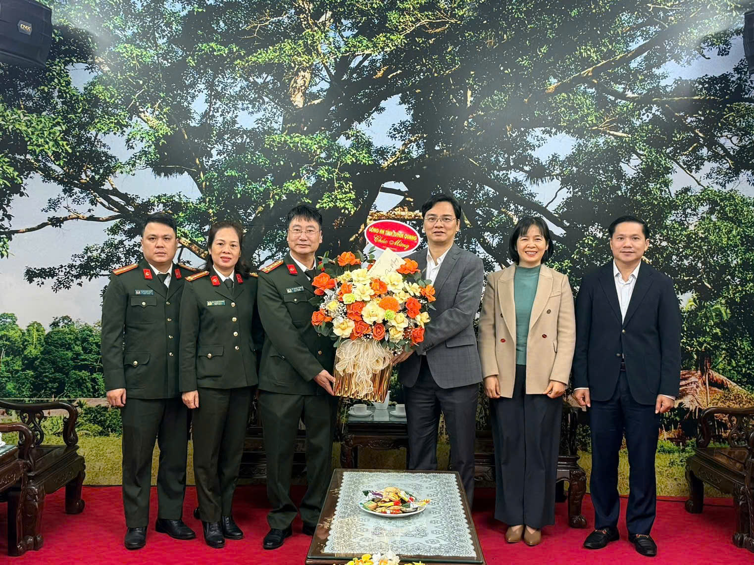 LÃNH ĐẠO CÔNG AN TỈNH CHÚC MỪNG NGÀY NHÀ GIÁO VIỆT NAM