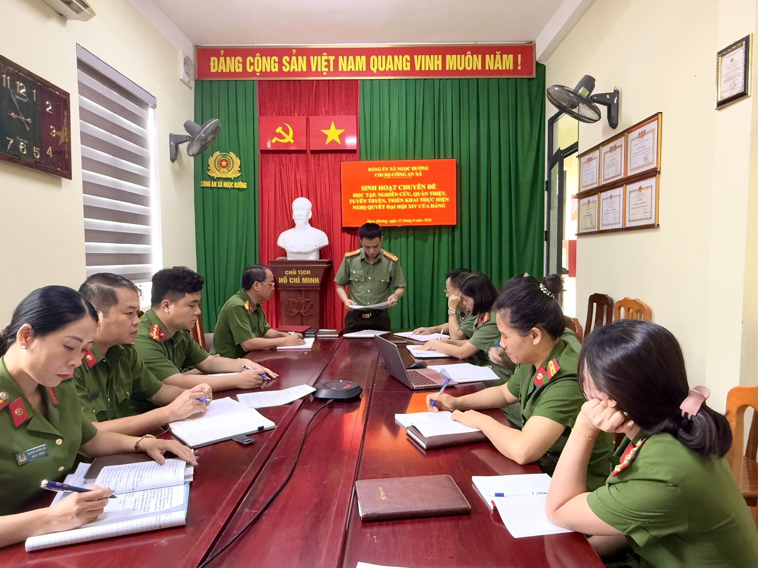 SINH HOẠT CHUYÊN ĐỀ HỌC TẬP, NGHIÊN CỨU, QUÁN TRIỆT, TUYÊN TRUYỀN, TRIỂN KHAI THỰC HIỆN NGHỊ QUYẾT ĐẠI HỘI XIV CỦA ĐẢNG