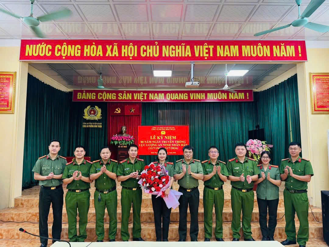 CÔNG AN PHƯỜNG BÌNH THUẬN TỔ CHỨC LỄ KỶ NIỆM 80 NĂM NGÀY TRUYỀN THỐNG LỰC LƯỢNG AN NINH NHÂN DÂN