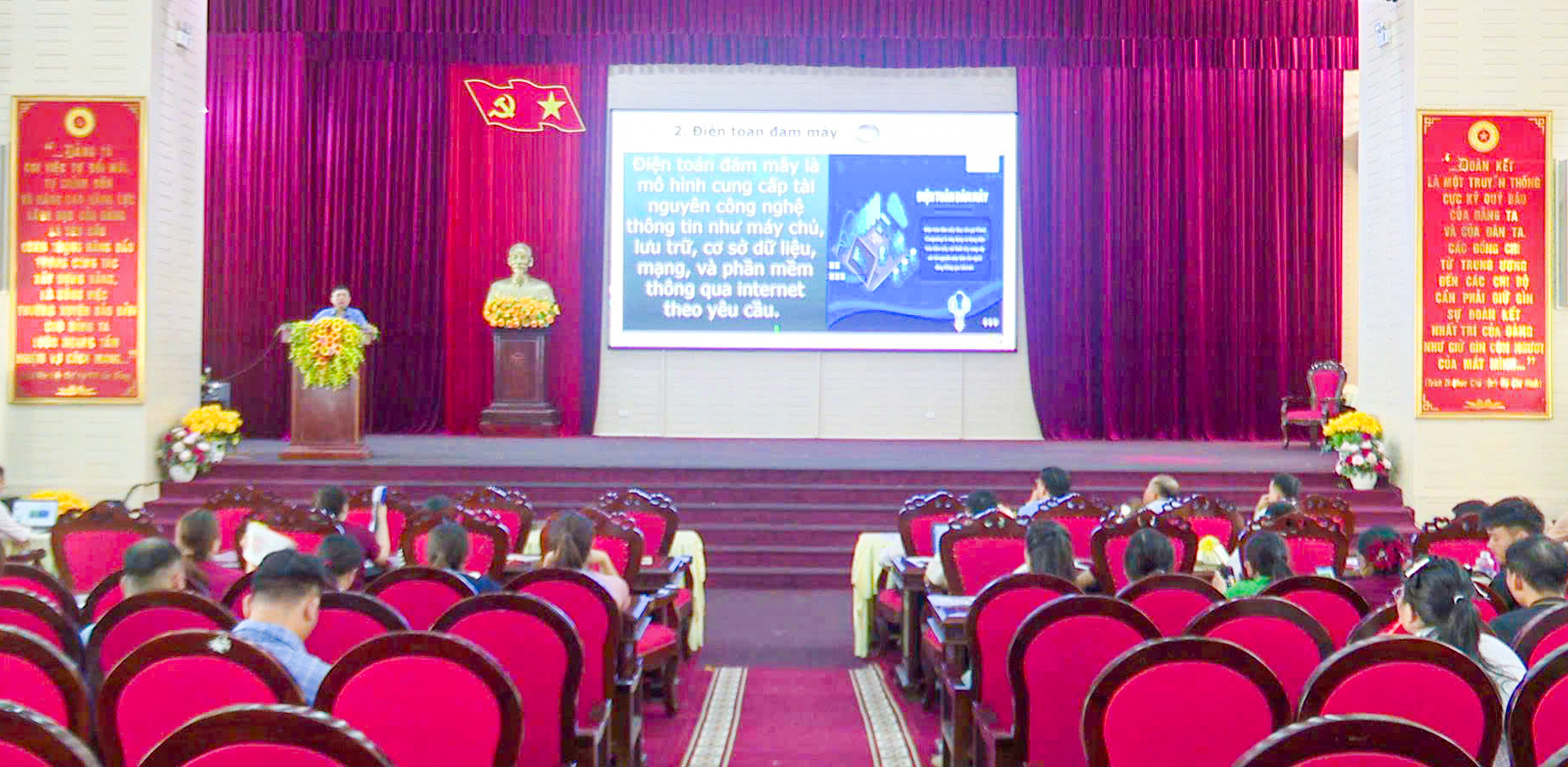 HỘI NÔNG DÂN TỈNH TUYÊN QUANG TỔ CHỨC HỘI NGHỊ BỒI DƯỠNG KIẾN THỨC CHUYỂN ĐỔI SỐ CHO NÔNG DÂN KHU VỰC QUANG BÌNH