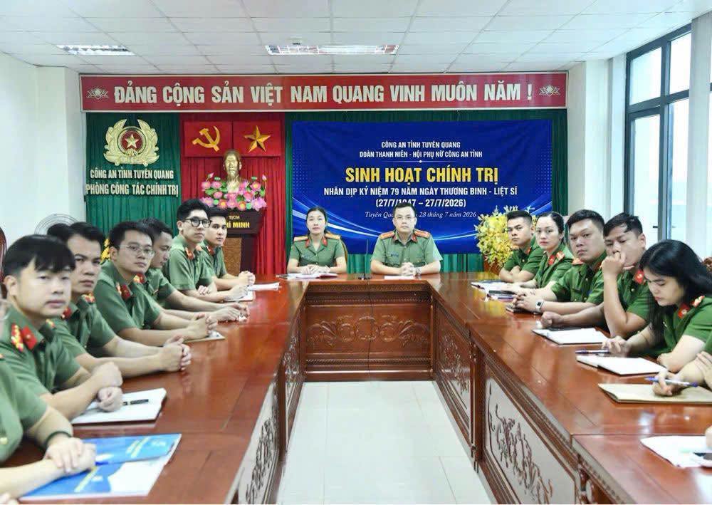 ĐOÀN THANH NIÊN, HỘI PHỤ NỮ CÔNG AN TỈNH TỔ CHỨC SINH HOẠT CHÍNH TRỊ NHÂN KỶ NIỆM 79 NĂM NGÀY THƯƠNG BINH LIỆT SĨ