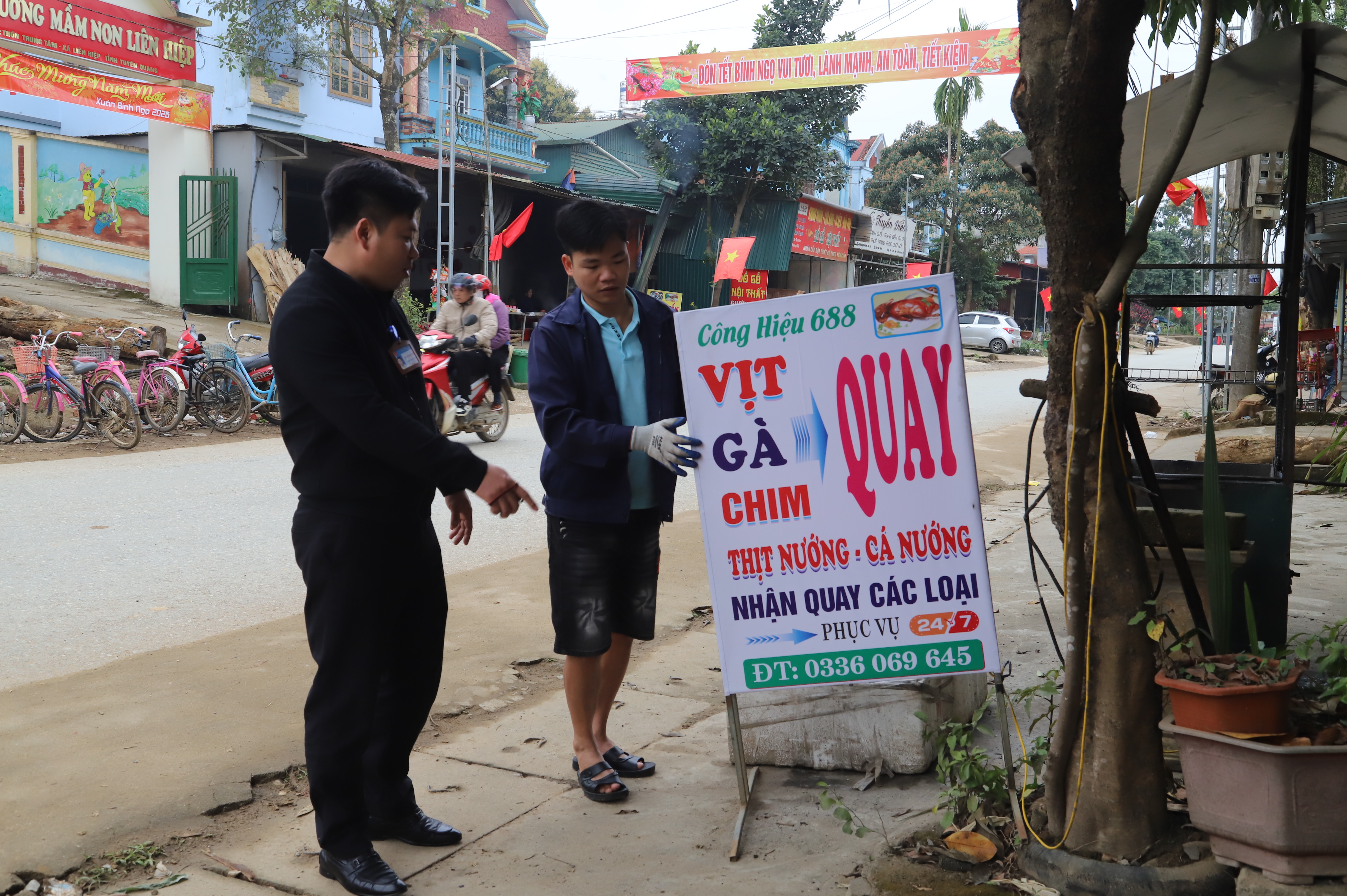 Xã Liên Hiệp tuyên truyền giải tỏa vi phạm hành lang an toàn giao thông