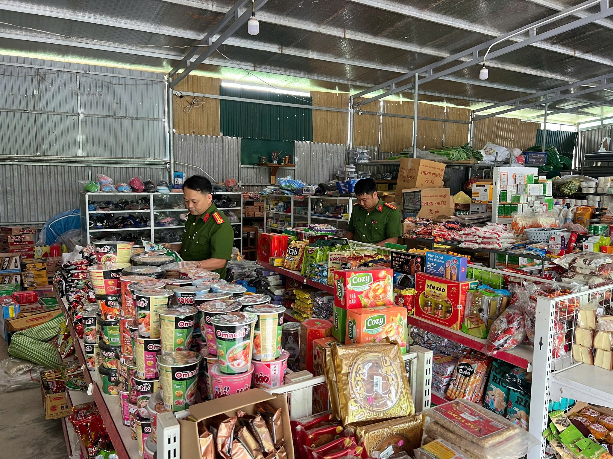 TĂNG CƯỜNG KIỂM TRA VIỆC CHẤP HÀNH PHÁP LUẬT TRONG HOẠT ĐỘNG SẢN XUẤT, KINH DOANH HÀNG HÓA, DỊCH VỤ TRÊN ĐỊA BÀN