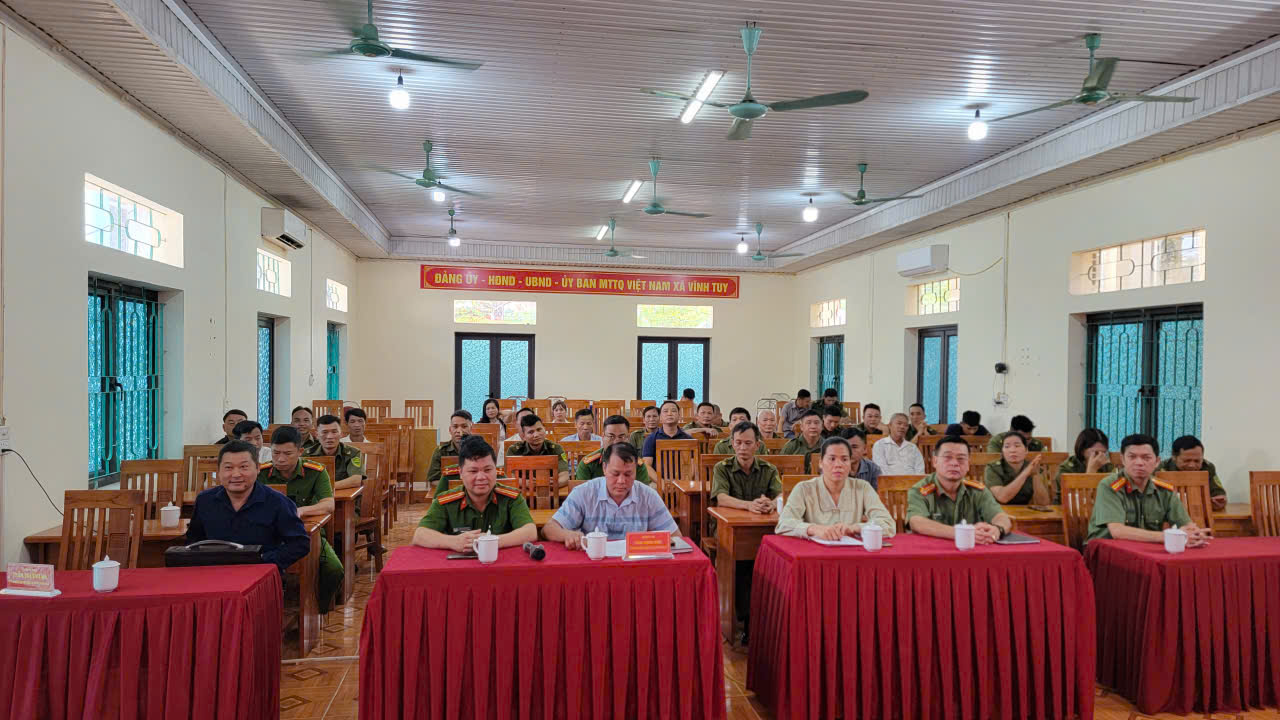 Công bố QĐ và chia tay lực lượng ANCS giữa.jpg