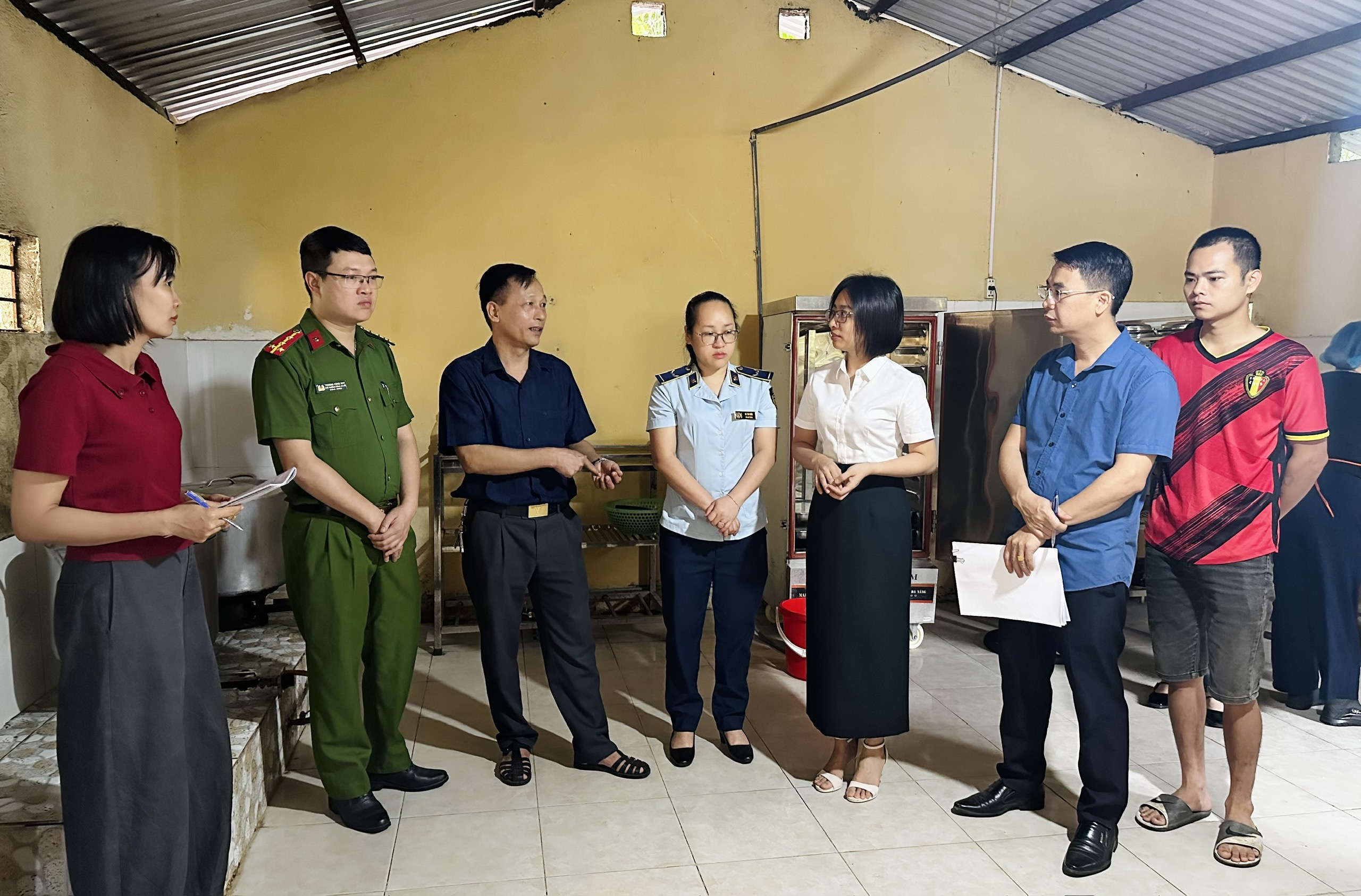 Đoàn kiểm tra liên ngành công tác an toàn vệ sinh thực phẩm xã Minh Thanh kiểm tra tại các trường Mầm non 