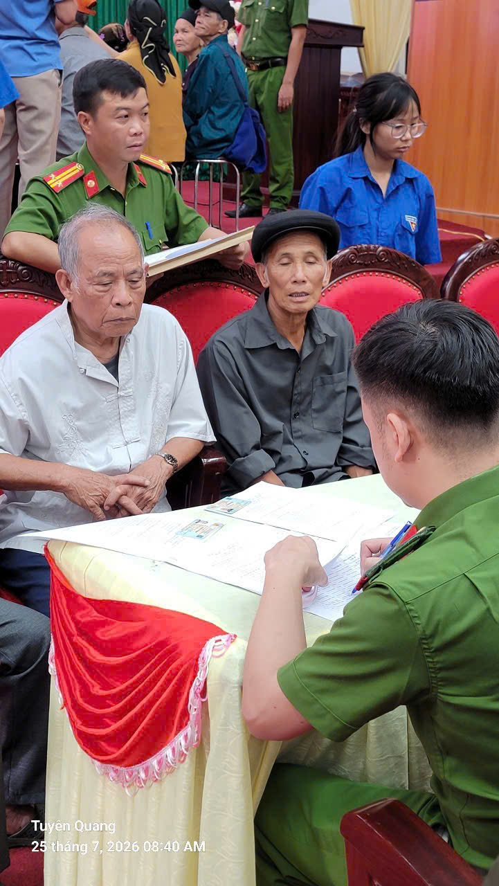 ​CÔNG AN XÃ THUẬN HÒA HƯỞNG ỨNG ĐỢT CAO ĐIỂM 500 NGÀY ĐÊM THU NHẬN MẪU ADN CHO THÂN NHÂN LIỆT SĨ CHƯA XÁC ĐỊNH THÔNG TIN