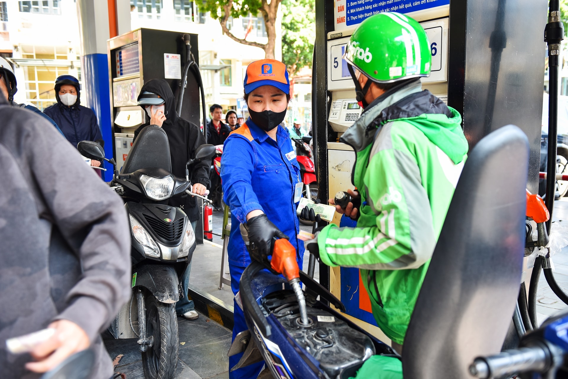 Chi Quỹ Bình ổn, giá dầu hỏa giảm hơn 2.700 đồng/lít