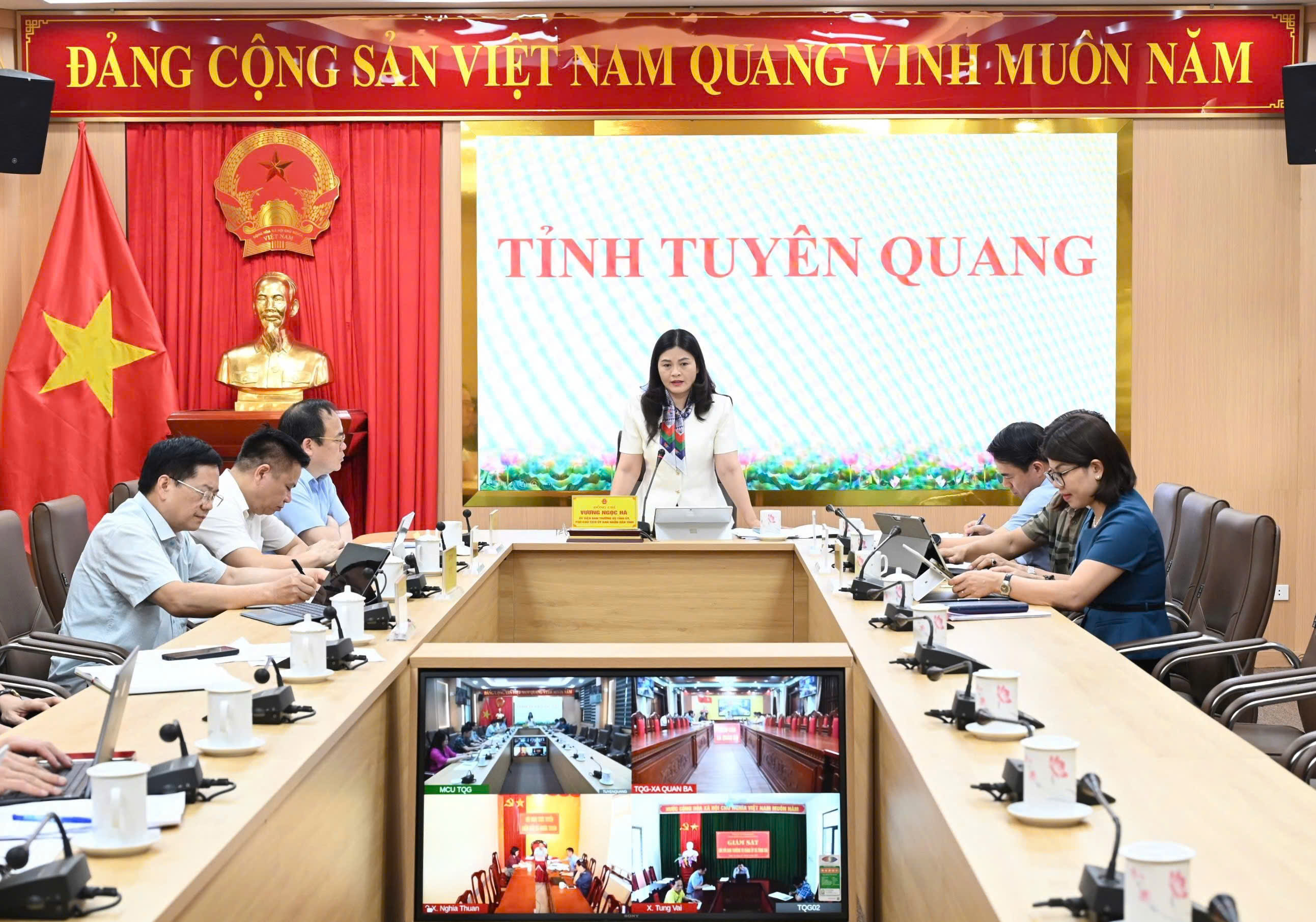 Phó Chủ tịch UBND tỉnh Vương Ngọc Hà làm việc với các xã về phát triển văn hóa - xã hội