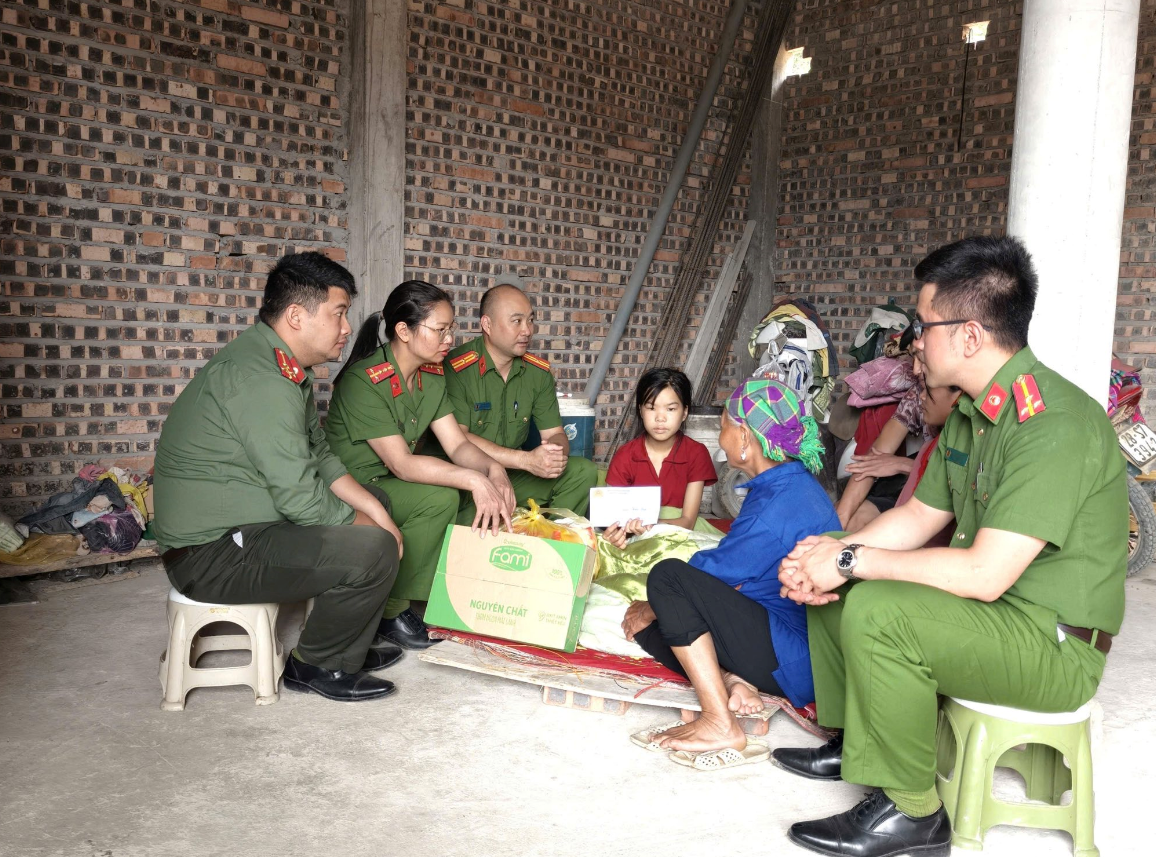 LAN TỎA YÊU THƯƠNG – CHUNG TAY TIẾP SỨC CHO CÔ HỌC TRÒ NHỎ VÙNG CAO 