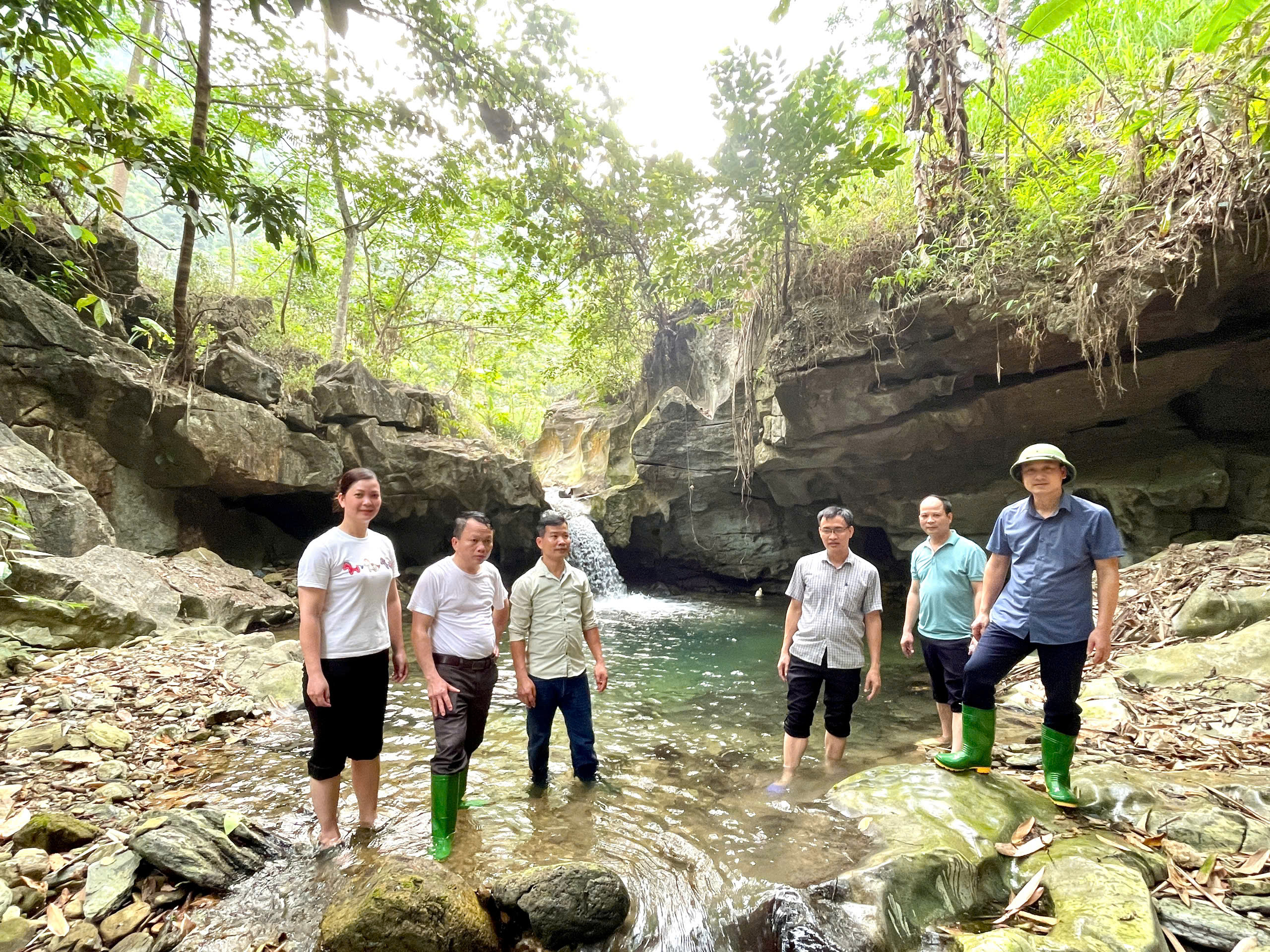 Khám phá thác Thẳm Nu: Vẻ đẹp hoang sơ mê hoặc giữa đại ngàn núi rừng thôn Nà Bó, xã Kiên Đài