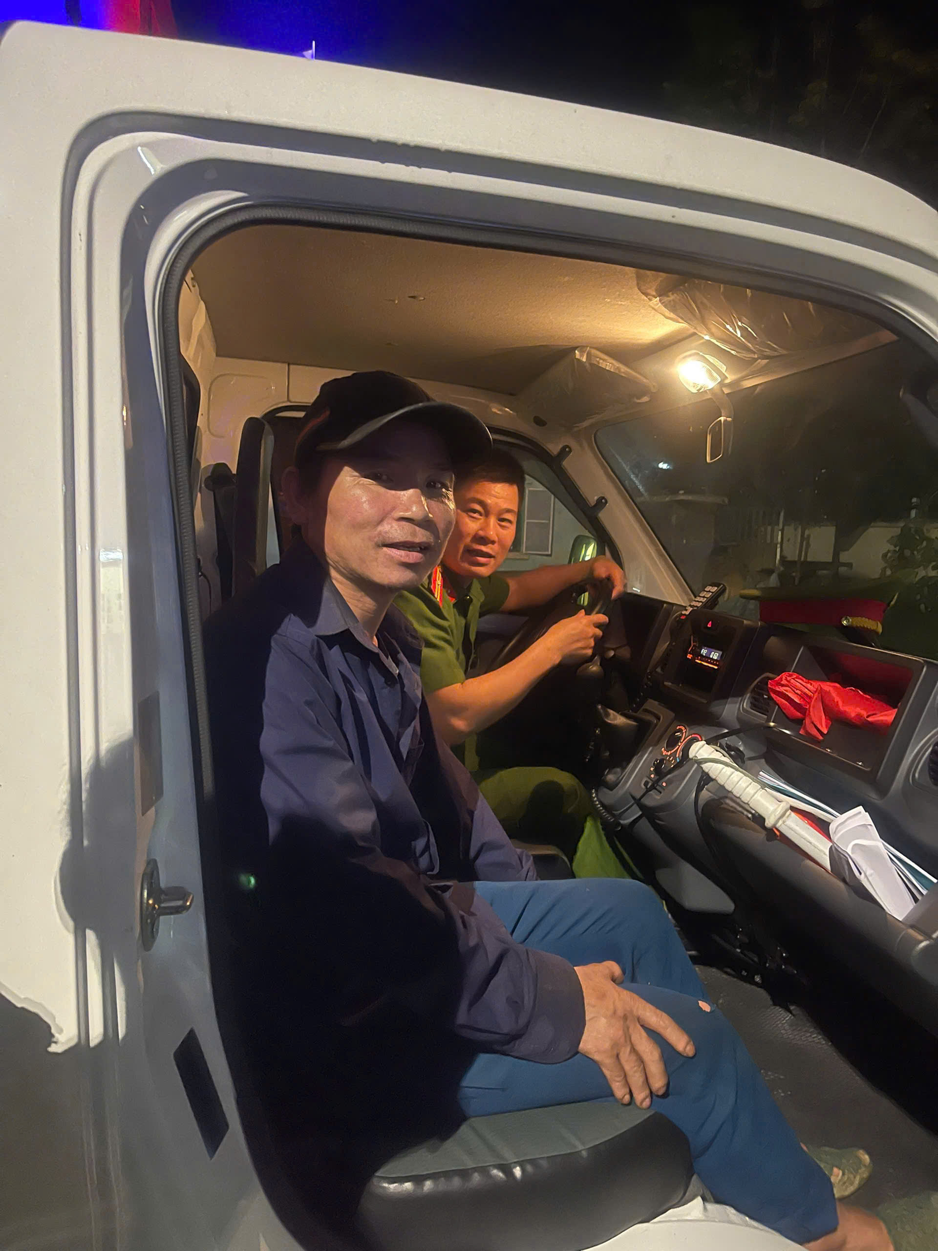 CÔNG AN XÃ XUÂN GIANG KỊP THỜI HỖ TRỢ ĐƯA NGƯỜI BỊ TÂM THẦN ĐI LẠC TRỞ VỀ ĐỊA PHƯƠNG AN TOÀN