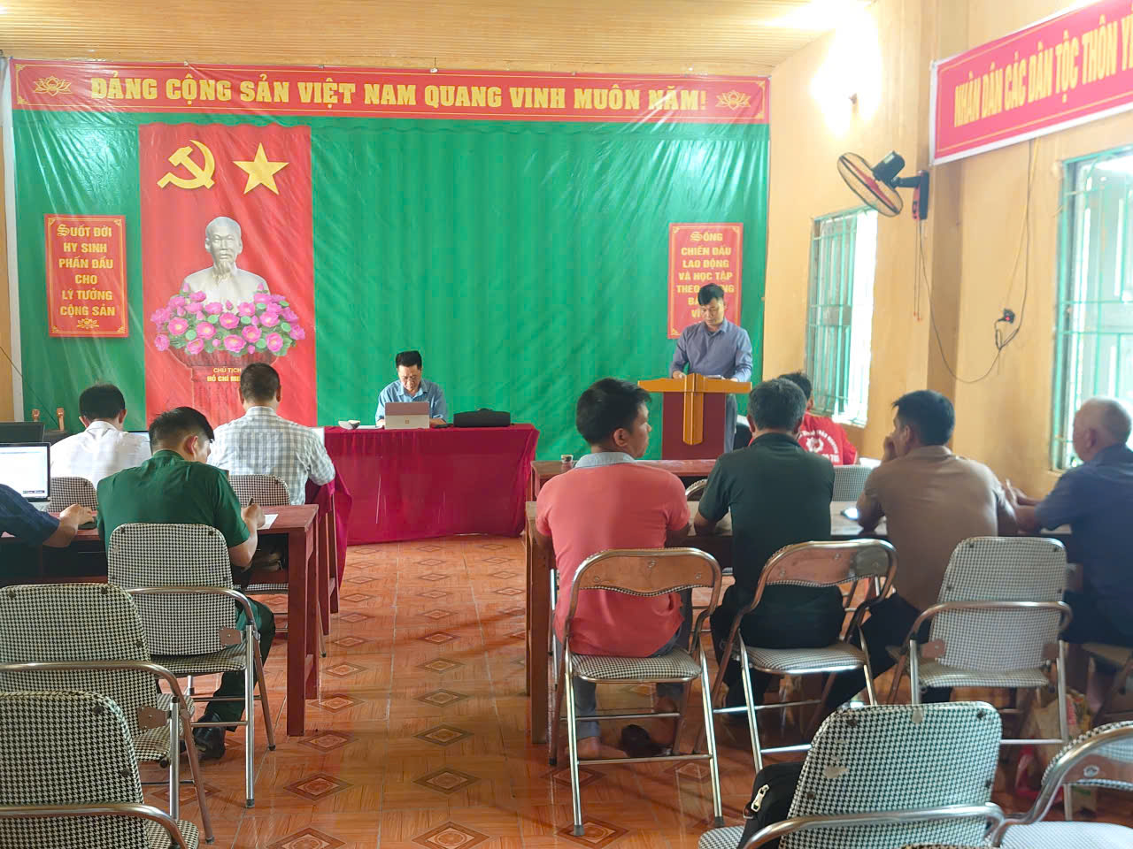 ĐOÀN CÔNG TÁC SỐ 1 LÀM VIỆC VỚI CHI BỘ THÔN NẬM TY, THÔN YÊN SƠN, VỀ TÌNH HÌNH, KHÓ KHĂN, VƯỚNG MẮC.