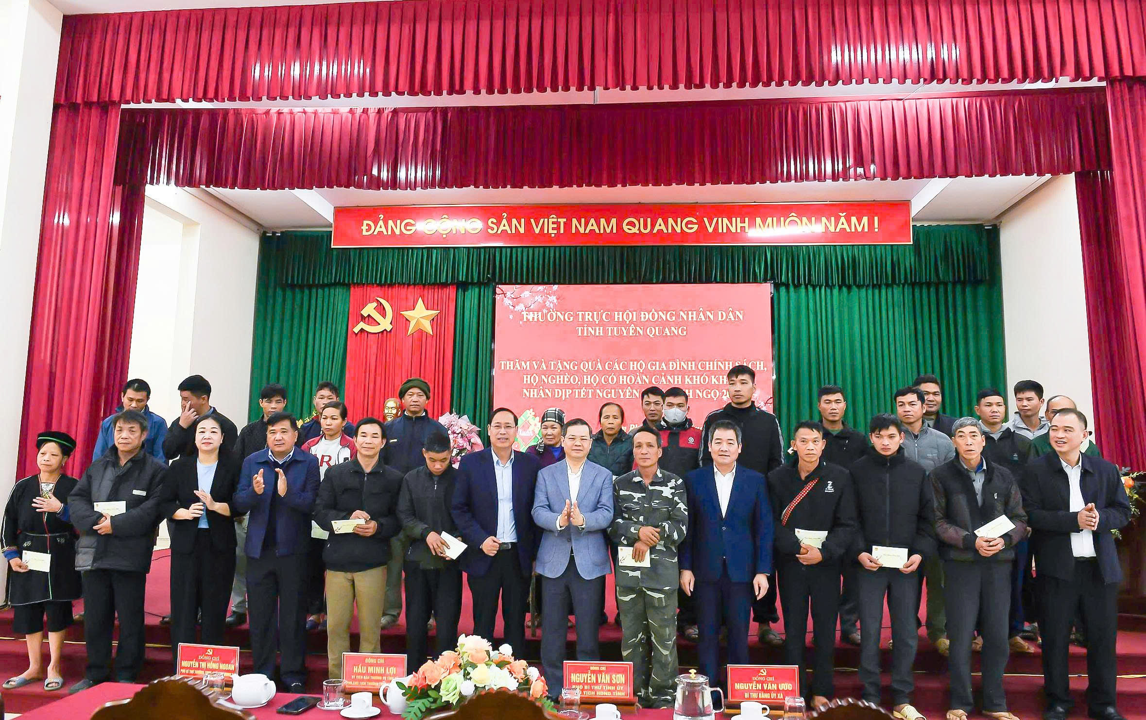 THƯỜNG TRỰC HỘI ĐỒNG NHÂN DÂN TỈNH TUYÊN QUANG  THĂM, TẶNG QUÀ CÁC HỘ GIA ĐÌNH CHÍNH SÁCH, HỘ NGHÈO, HỘ CÓ HOÀN CẢNH KHÓ KHĂN NHÂN DỊP TẾT ĐÁN BÍNH NGỌ 2026 TẠI XÃ YÊN PHÚ