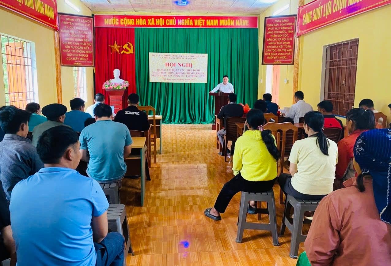HỘI NGHỊ RA MẮT CHI BỘ VÀ CÁC CHỨC DANH NGƯỜI HOẠT ĐỘNG KHÔNG CHUYÊN TRÁCH, NGƯỜI THAM GIA CÔNG TÁC TẠI THÔN LÁN XÌ