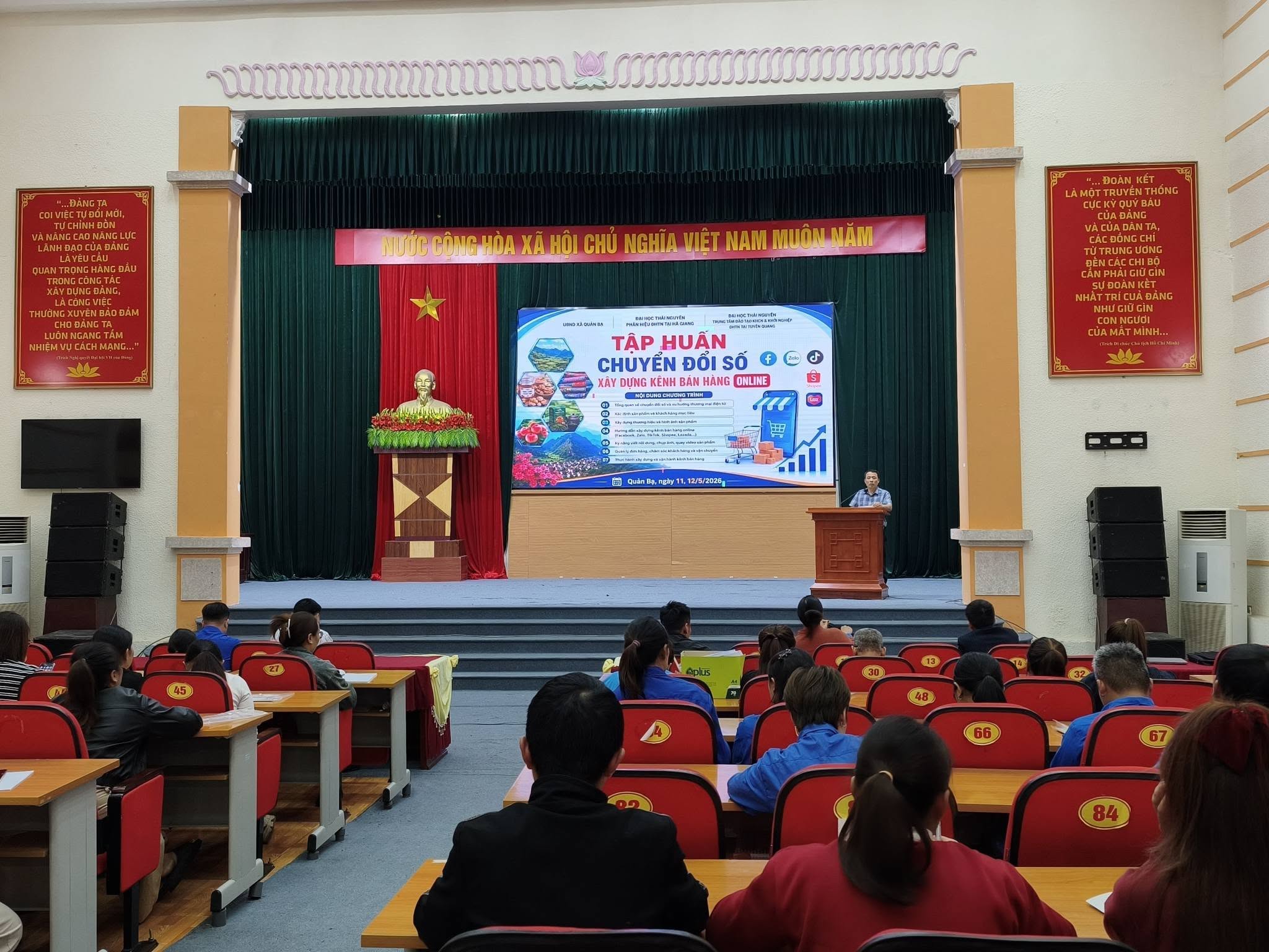 UBND xã Quản Bạ phối hợp với Trung tâm Đào tạo, Khoa học Công nghệ và Khởi nghiệp ĐHTN tại Tuyên Quang, đã tổ chức chương trình tập huấn với chủ đề: “Đoàn viên, thanh niên khởi nghiệp số – Xây dựng kênh bán hàng online”.