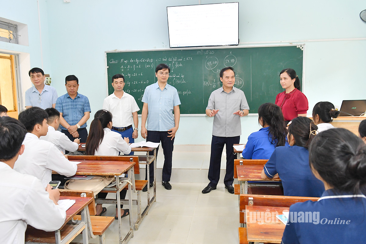 Phó Chủ tịch UBND tỉnh Hoàng Việt Phương kiểm tra công tác chuẩn bị Kỳ thi tốt nghiệp THPT năm 2025