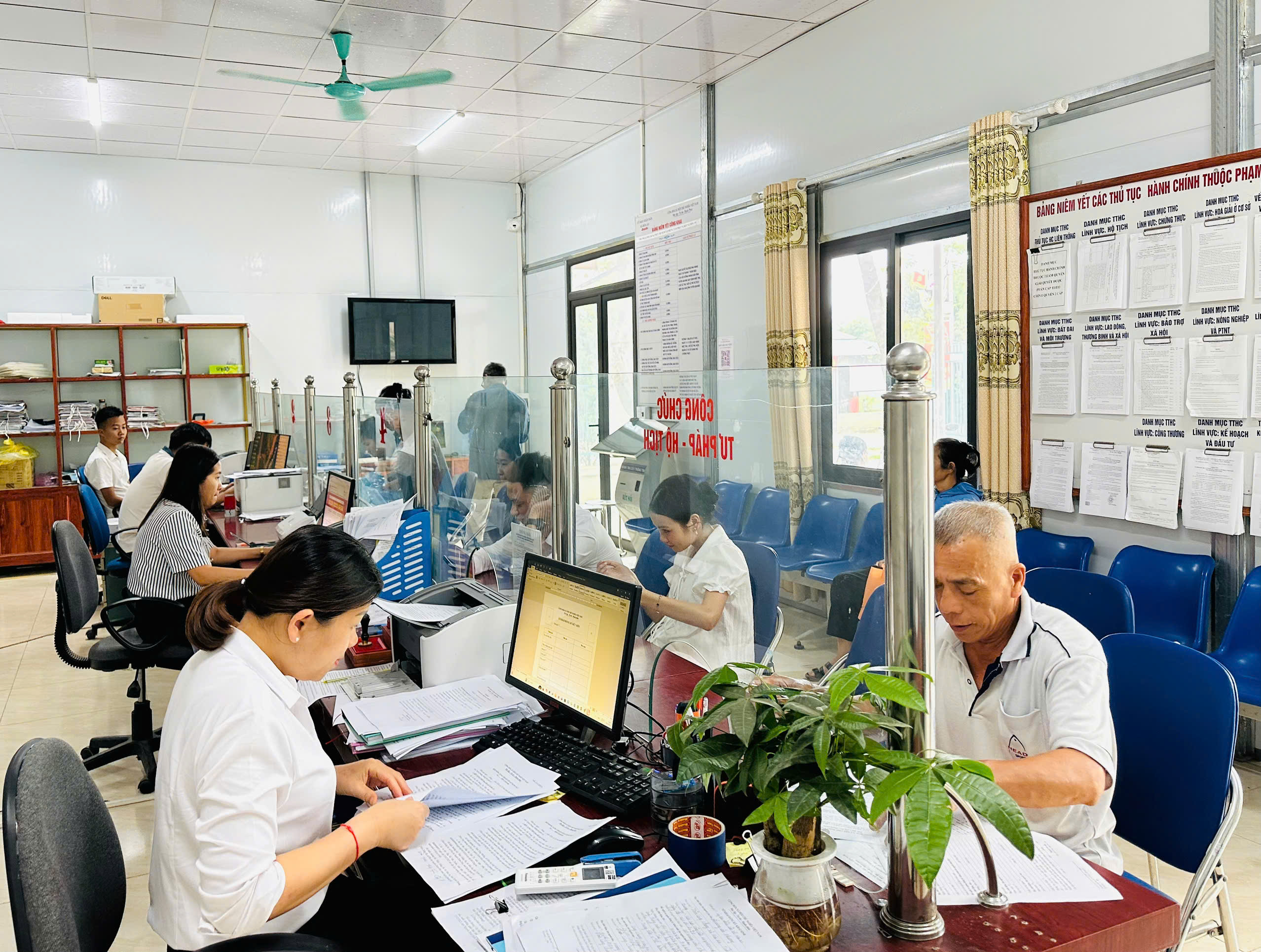 Hòa An: Cải cách hành chính lấy người dân làm trung tâm phục vụ