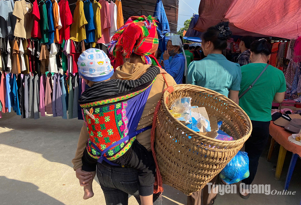 Trung Ha’s Weekly Market Brings Trade, Culture and Community Together